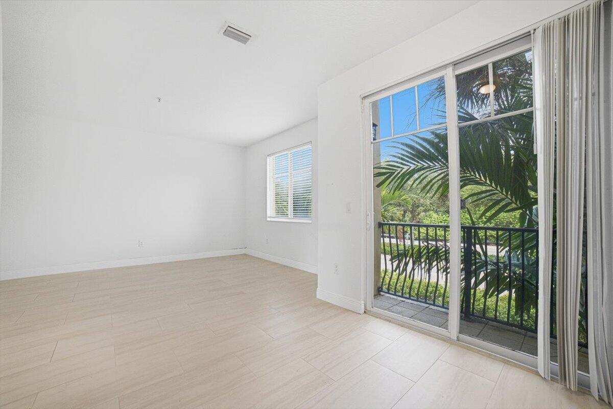 520 NW 39TH Circle