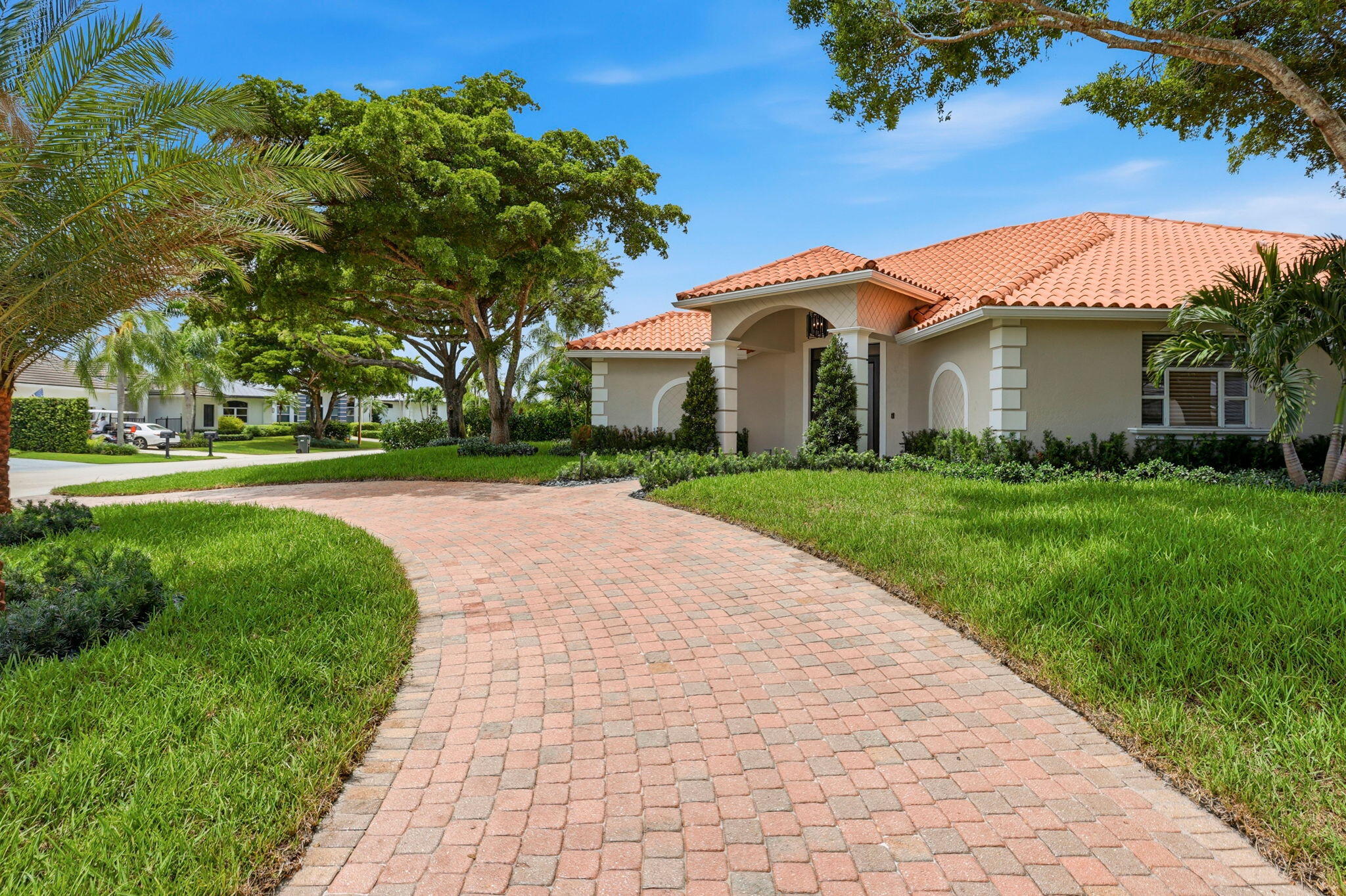 950 GREENSWARD Lane