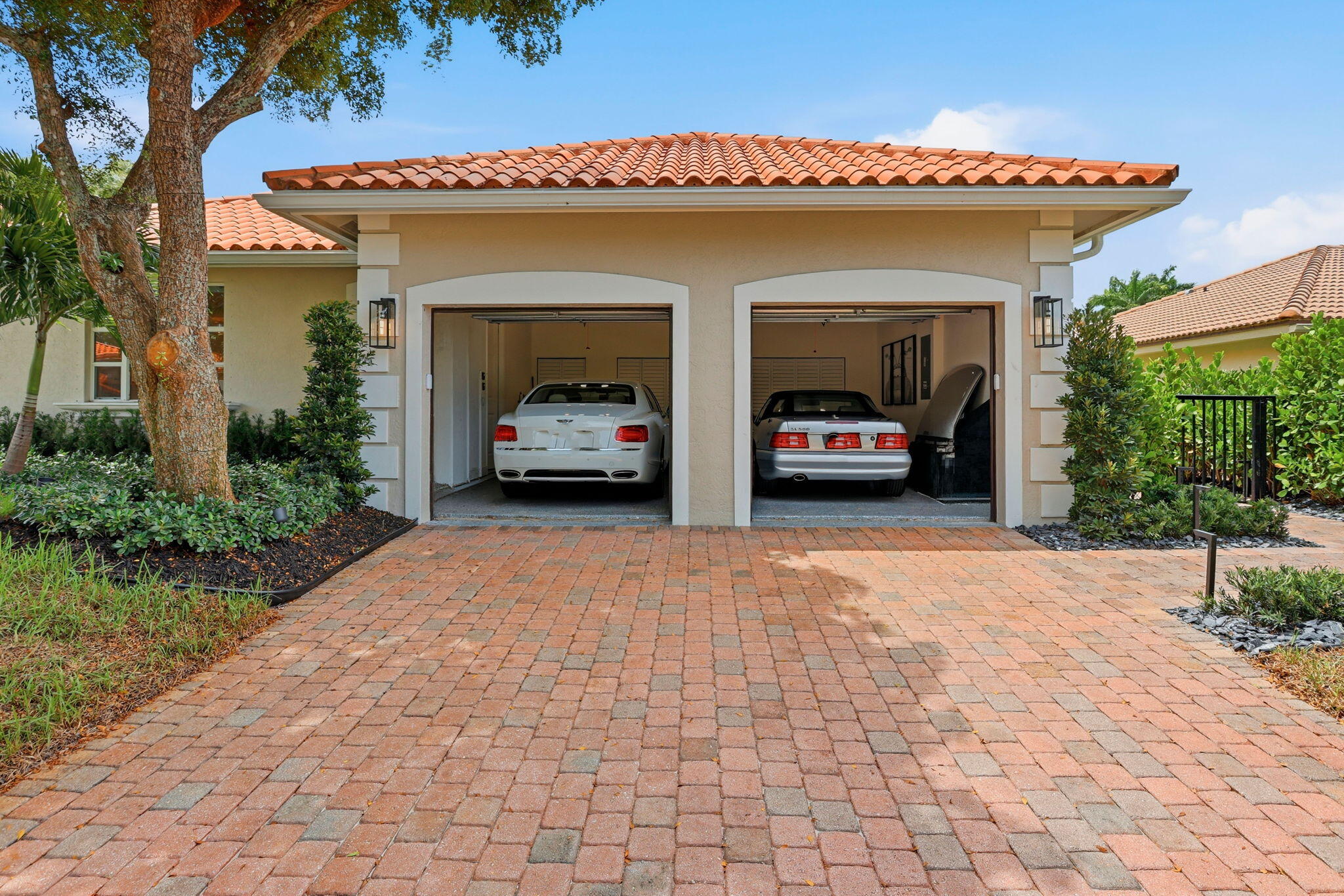 950 GREENSWARD Lane