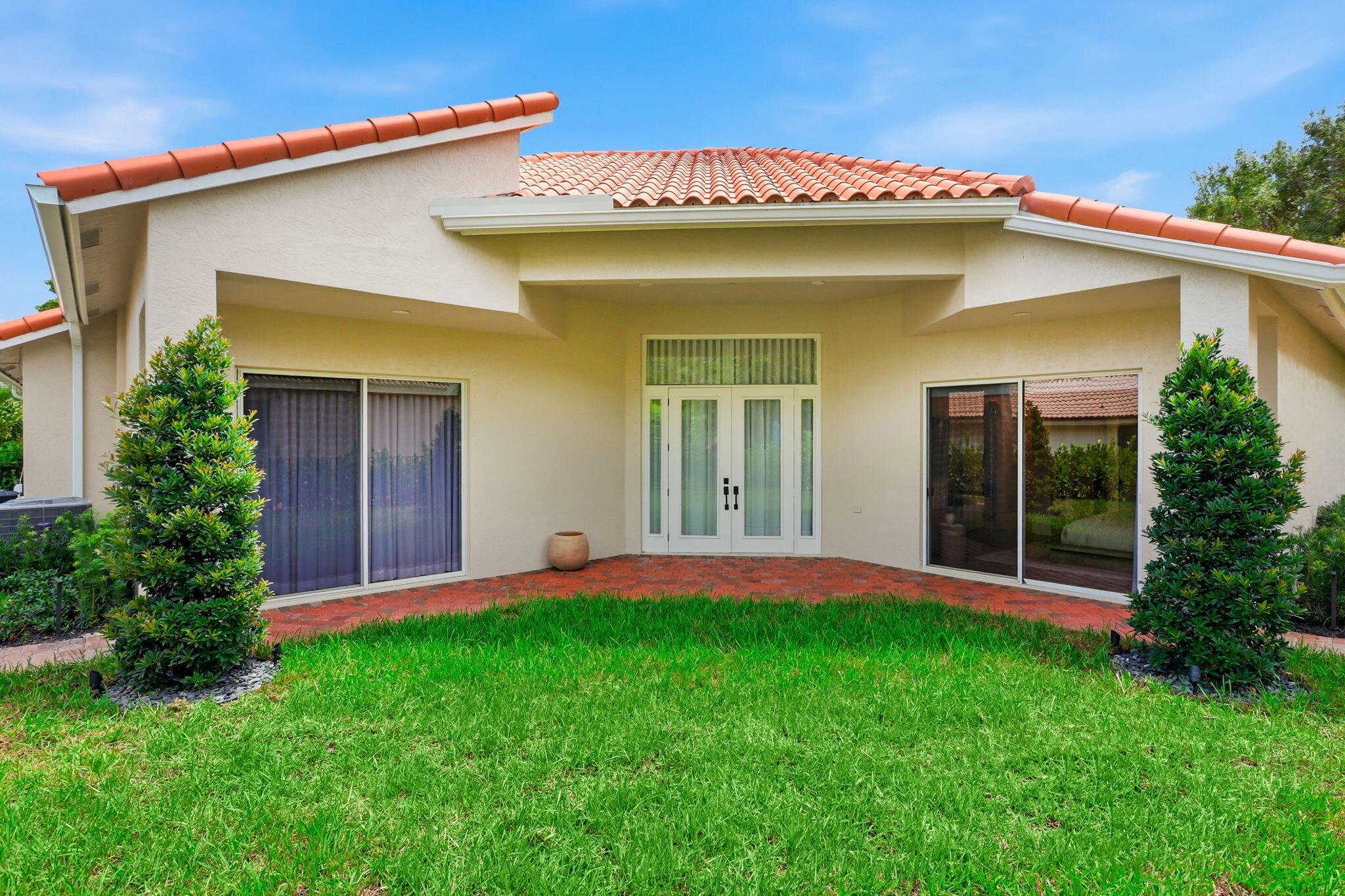 950 GREENSWARD Lane