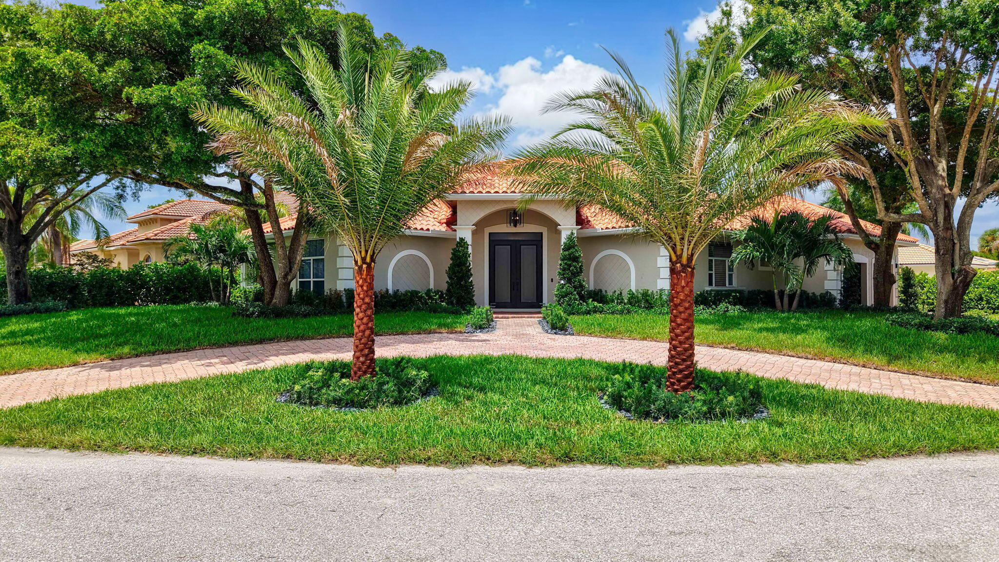 950 GREENSWARD Lane