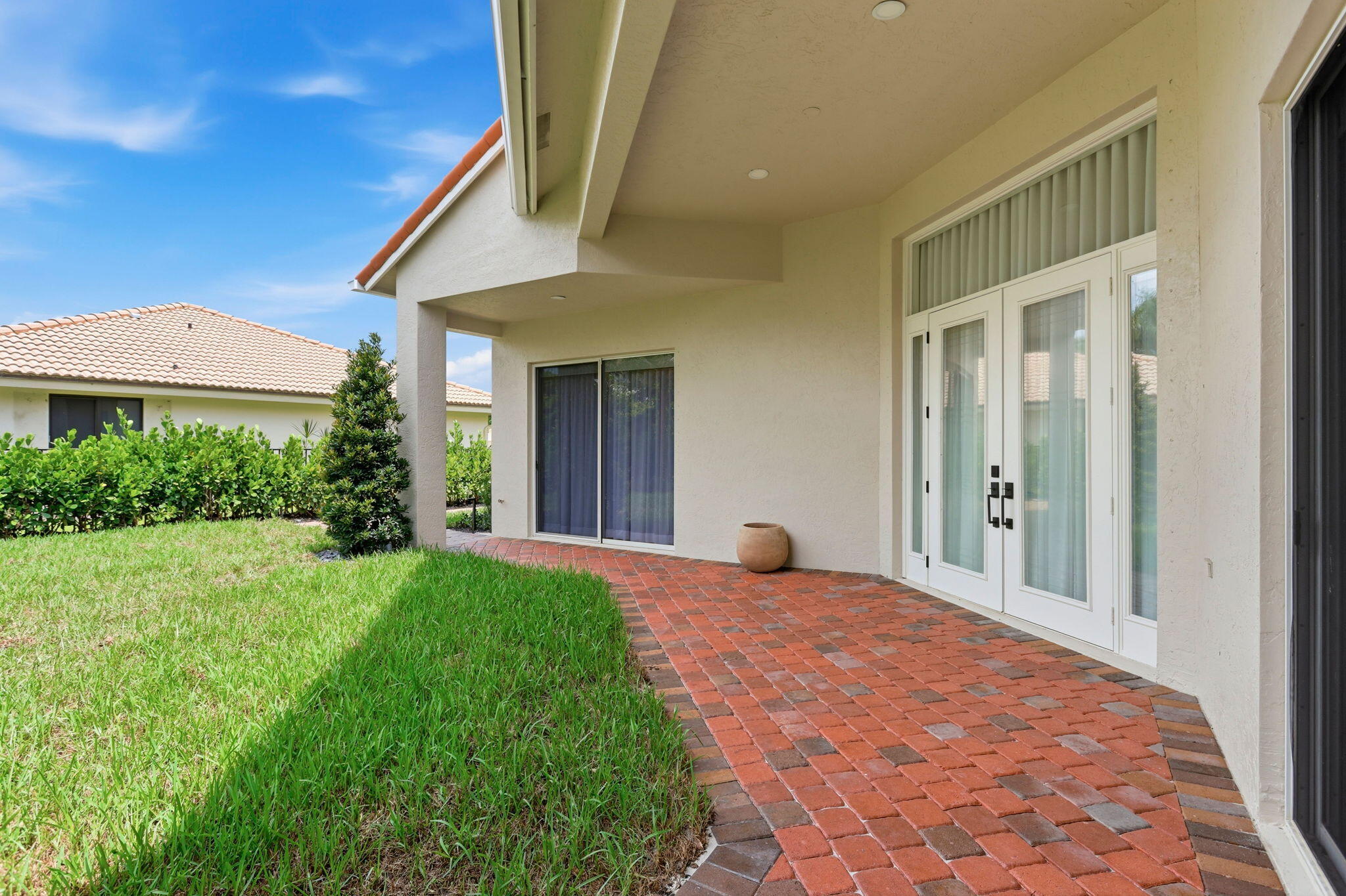 950 GREENSWARD Lane
