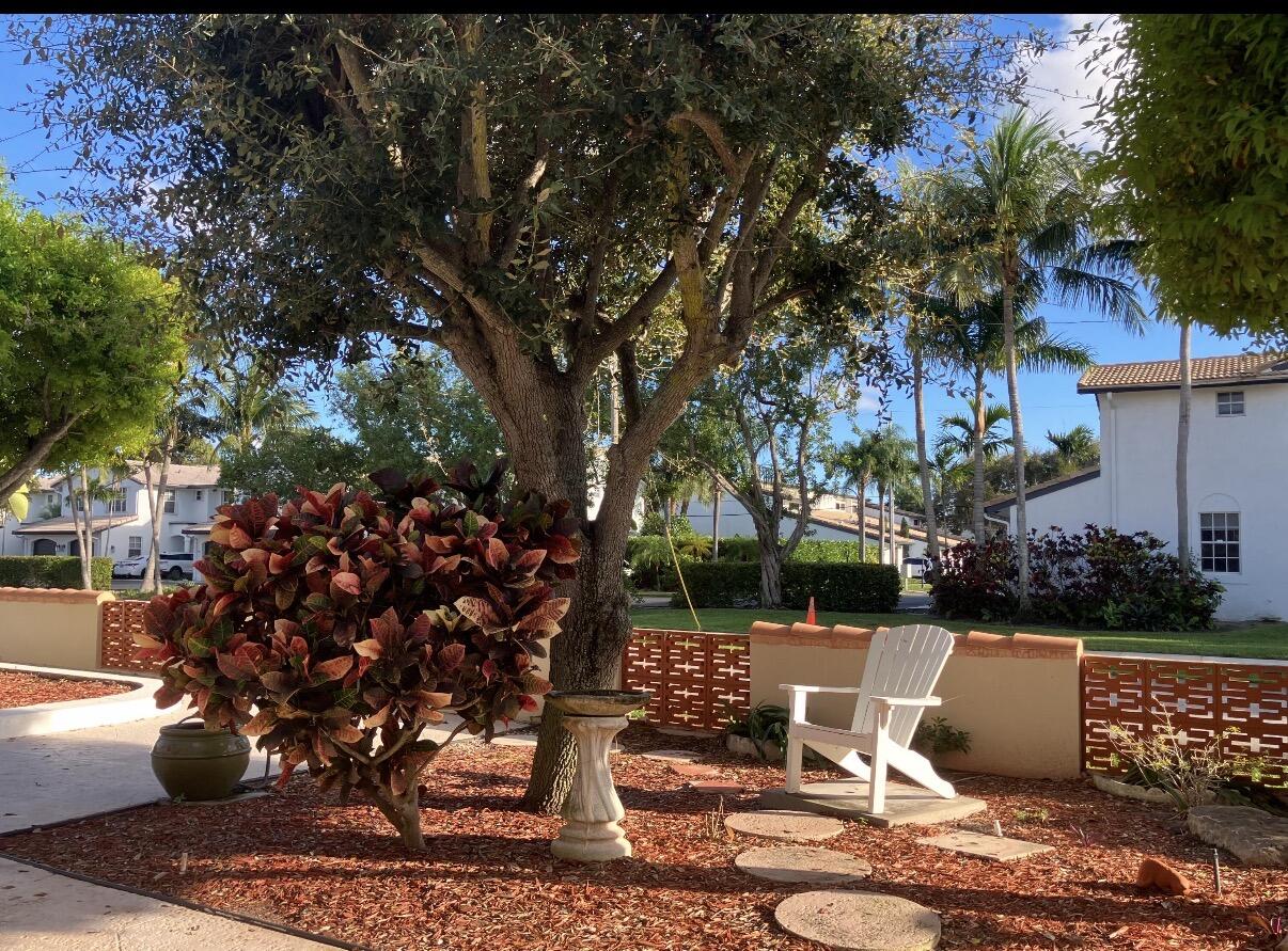 371 SW 8TH 0011