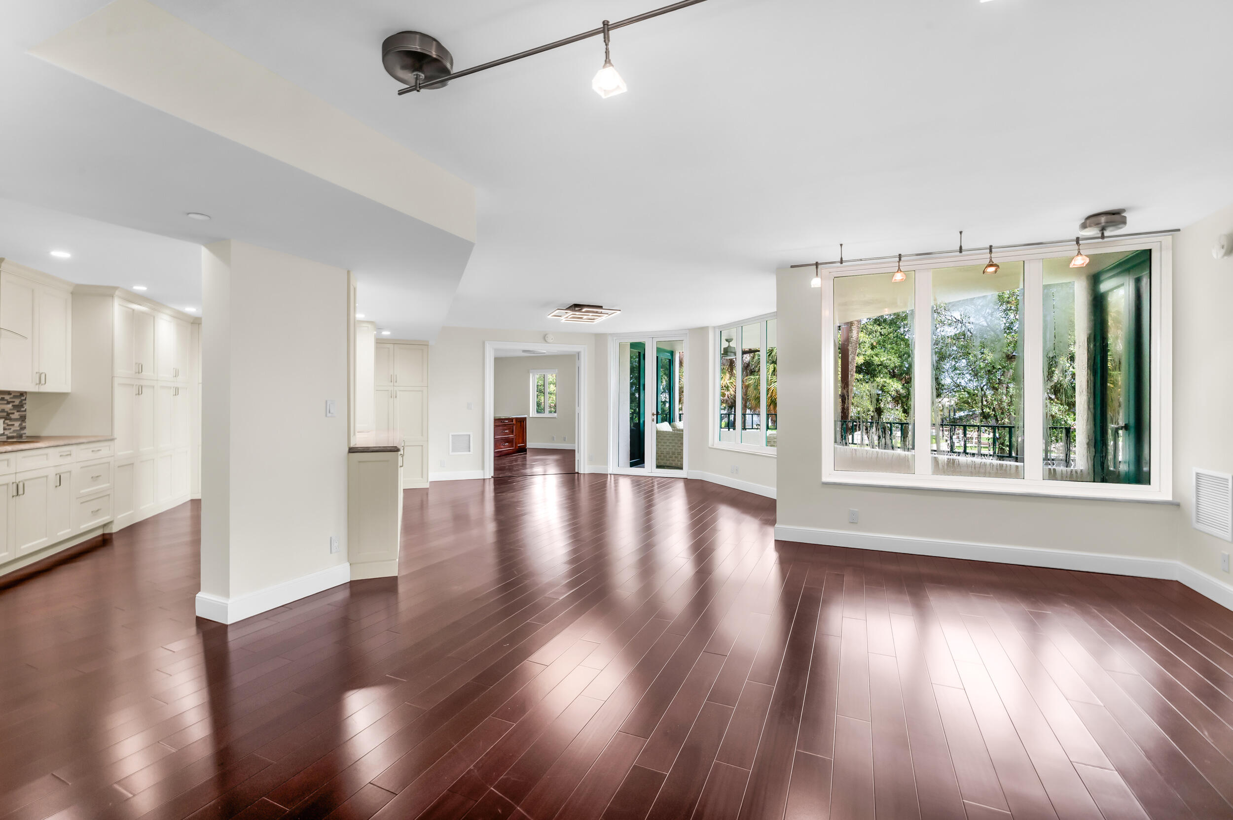 100 SE 5TH Avenue 202