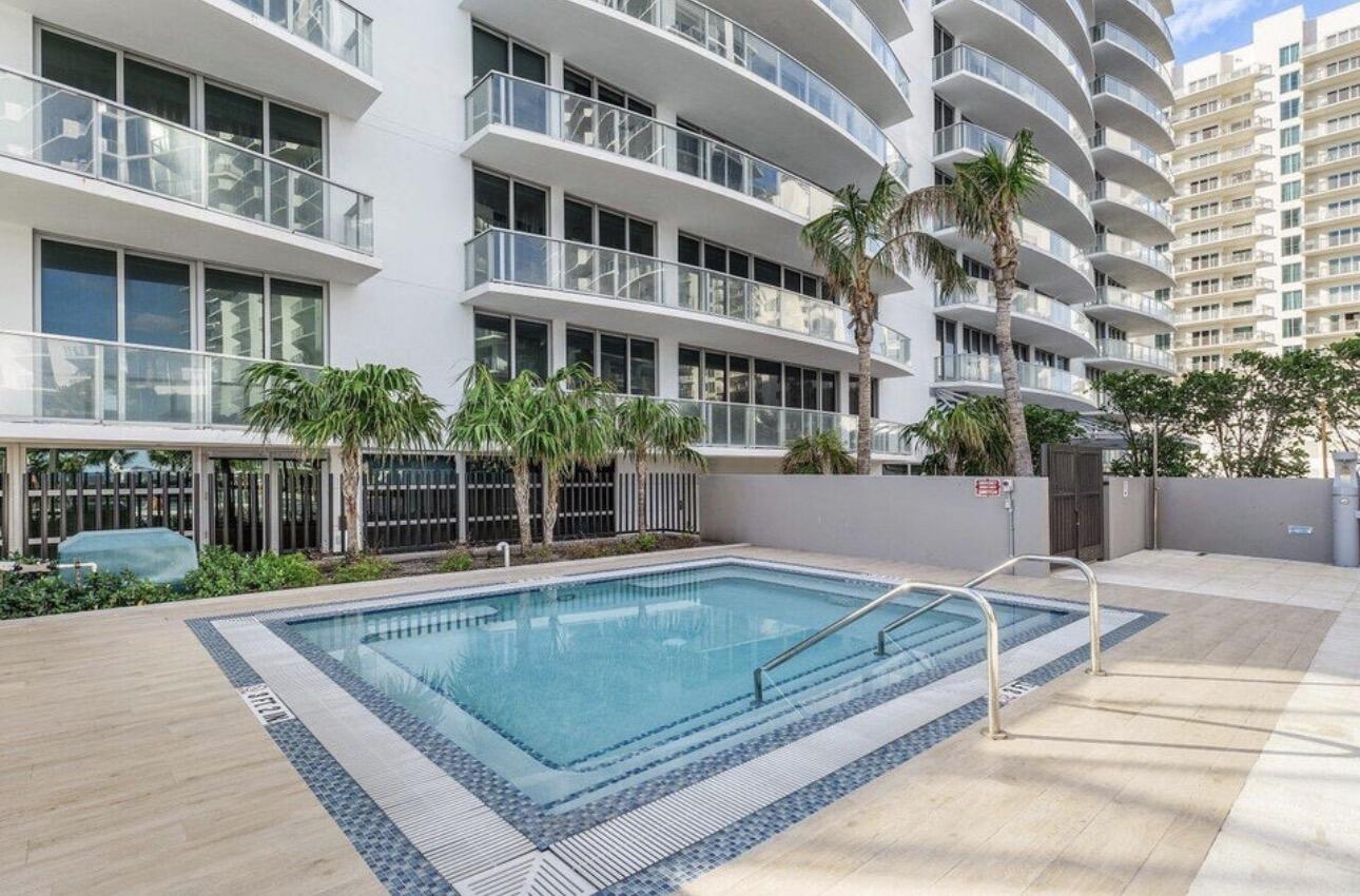 3100 N Ocean Drive P-701