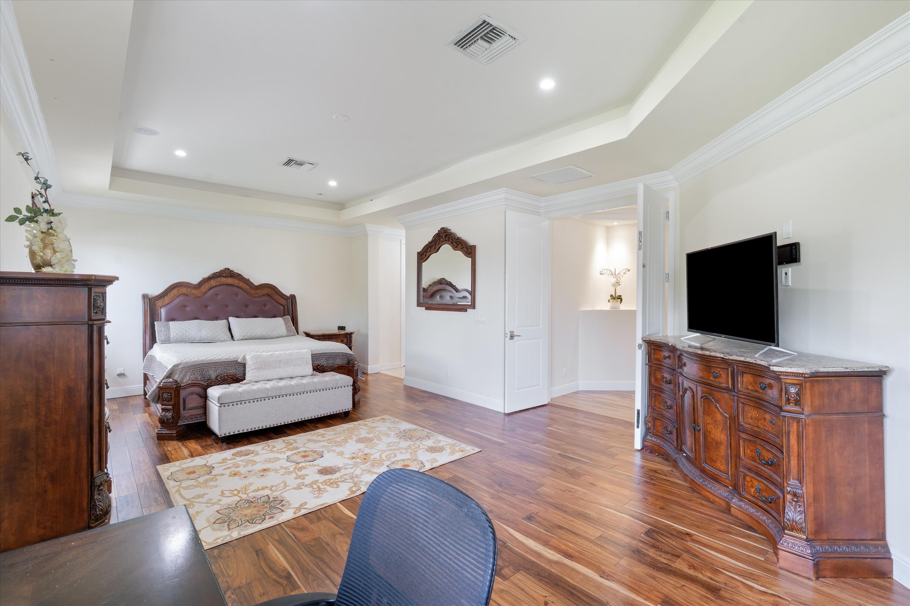 301 SANDALWOOD Lane