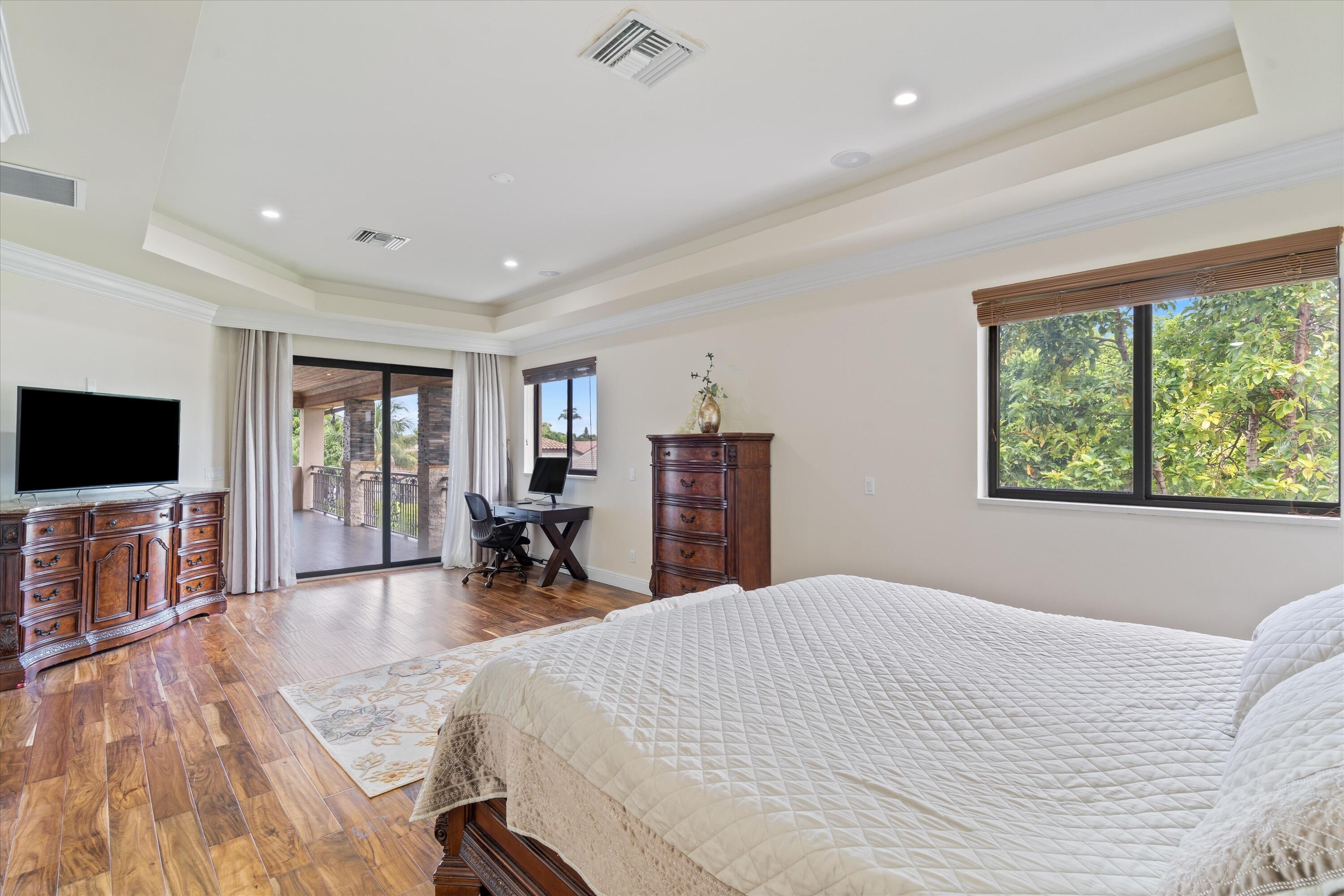 301 SANDALWOOD Lane