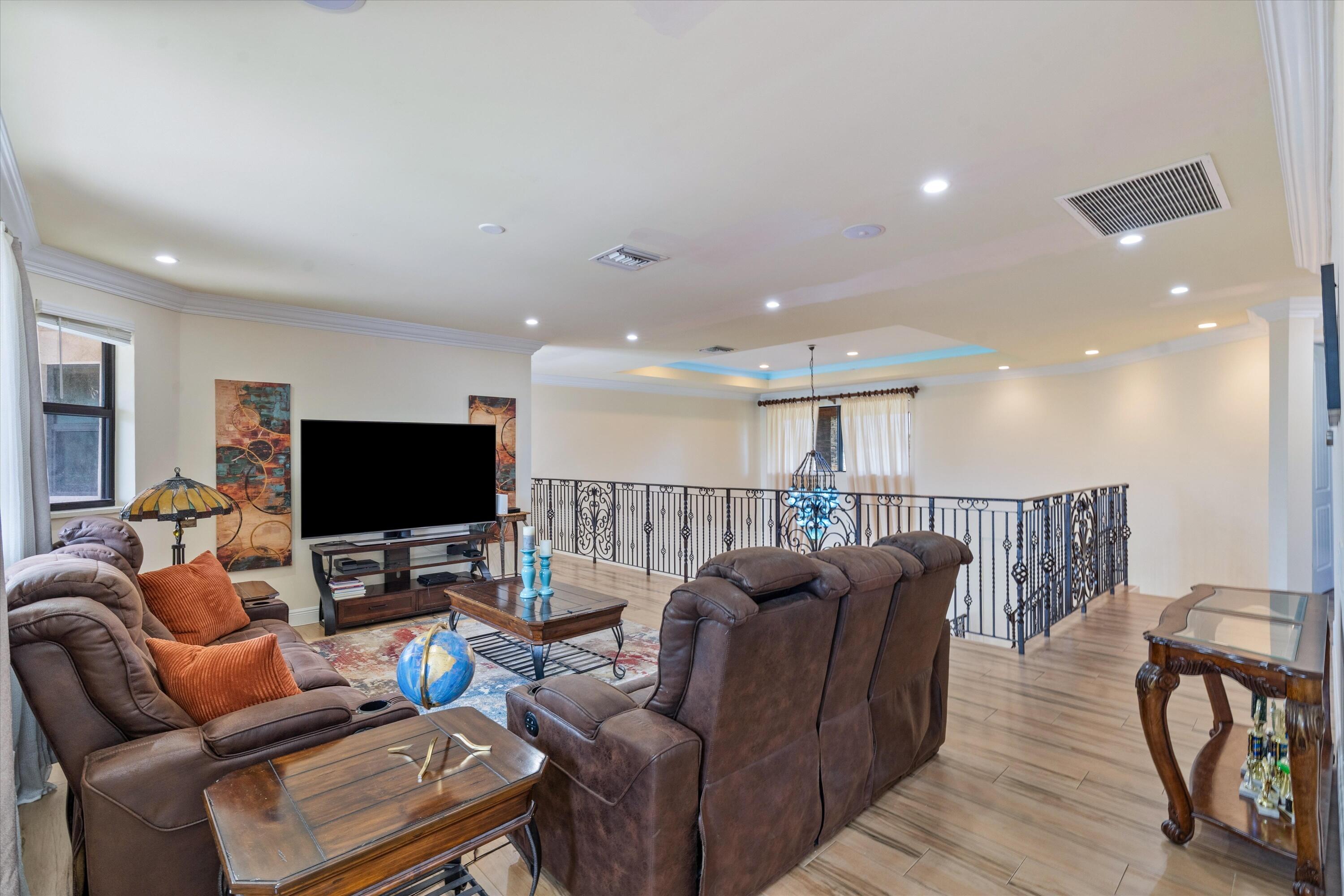 301 SANDALWOOD Lane