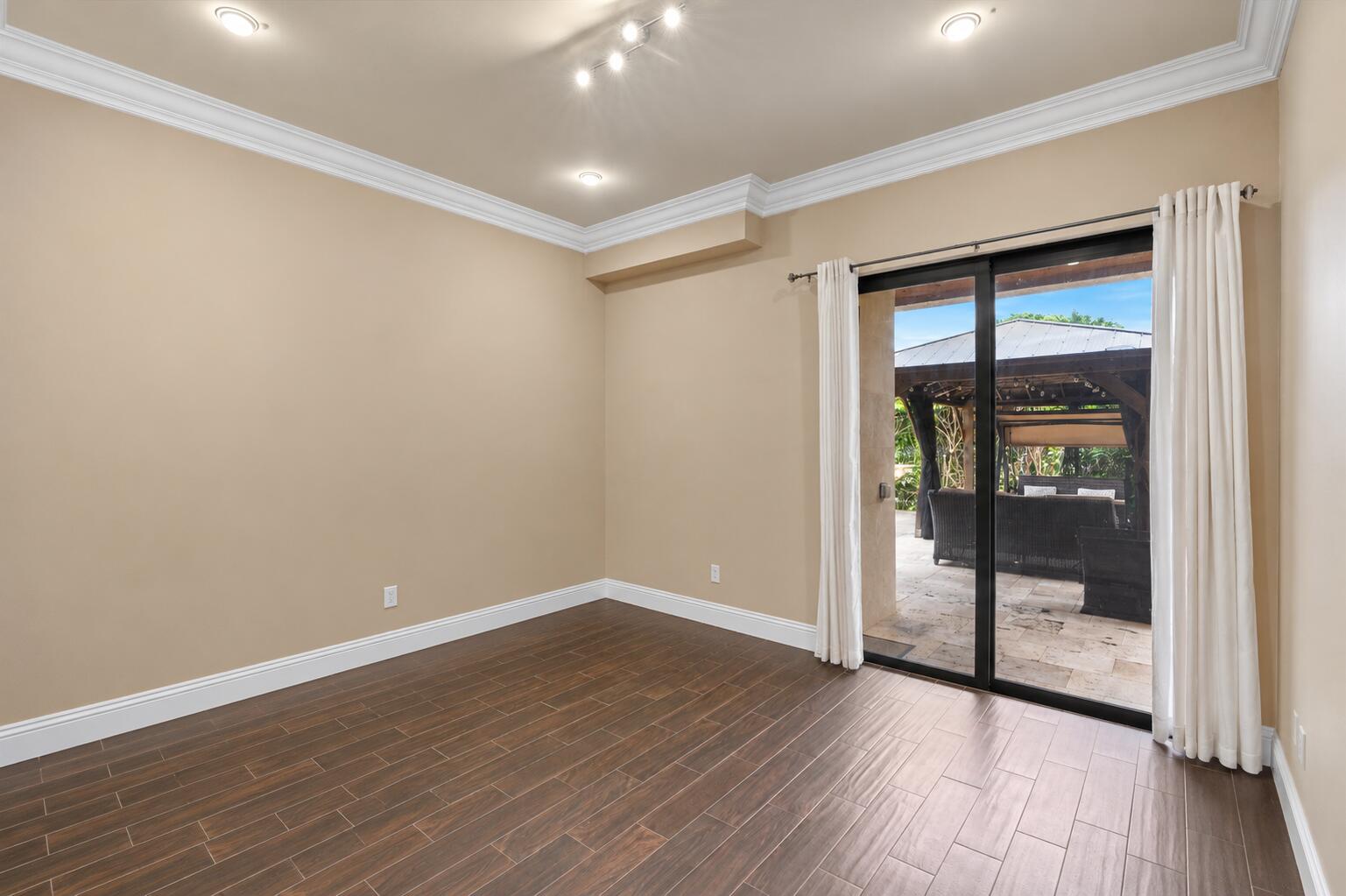 301 SANDALWOOD Lane