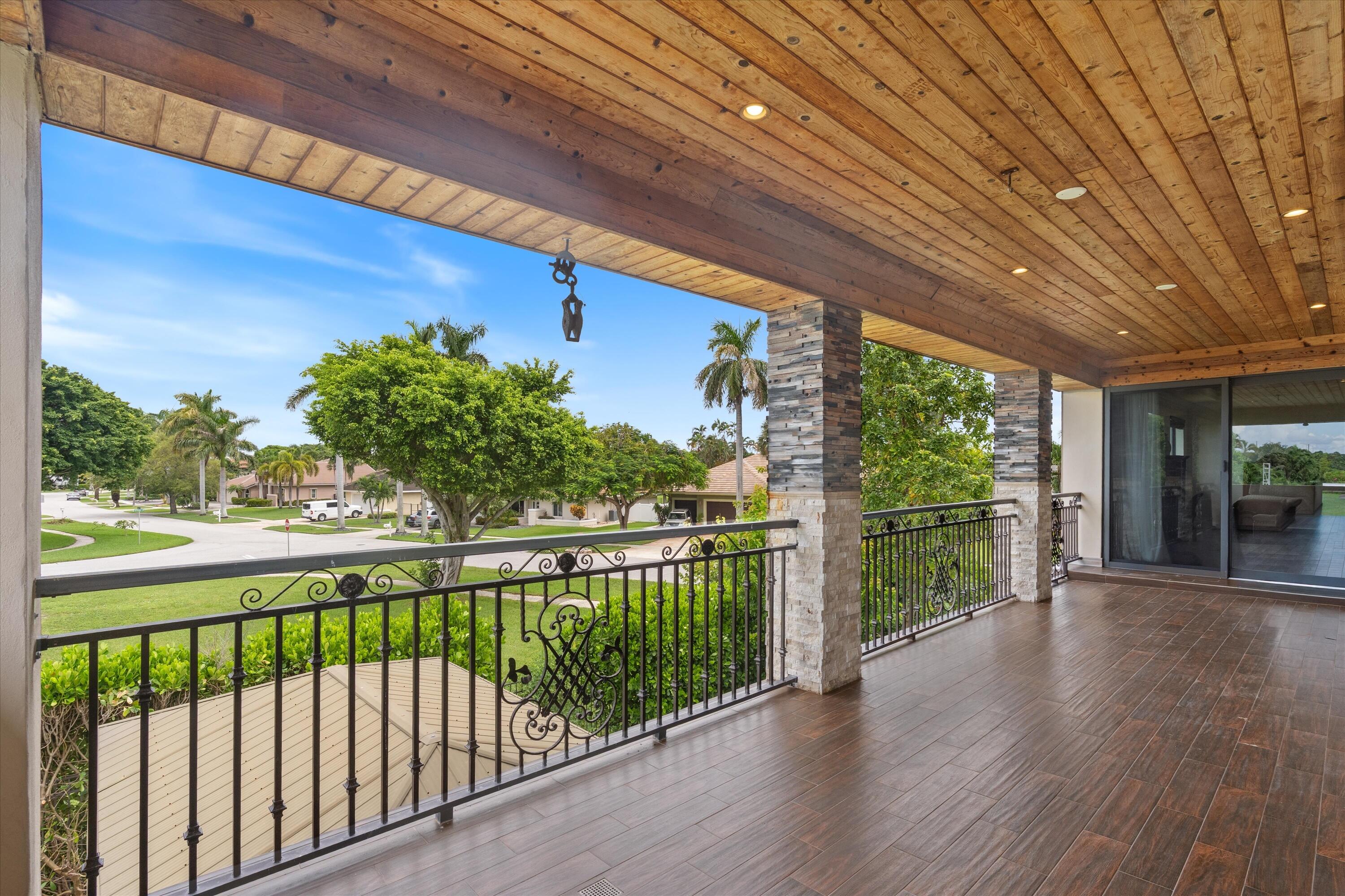 301 SANDALWOOD Lane