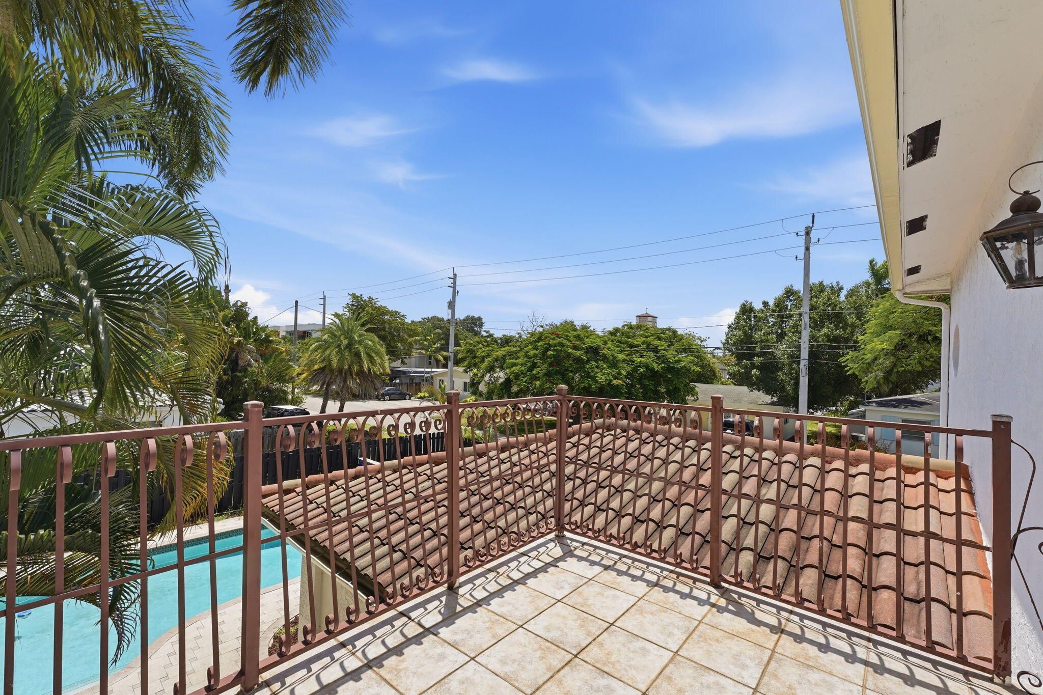 400 NE 8th Avenue