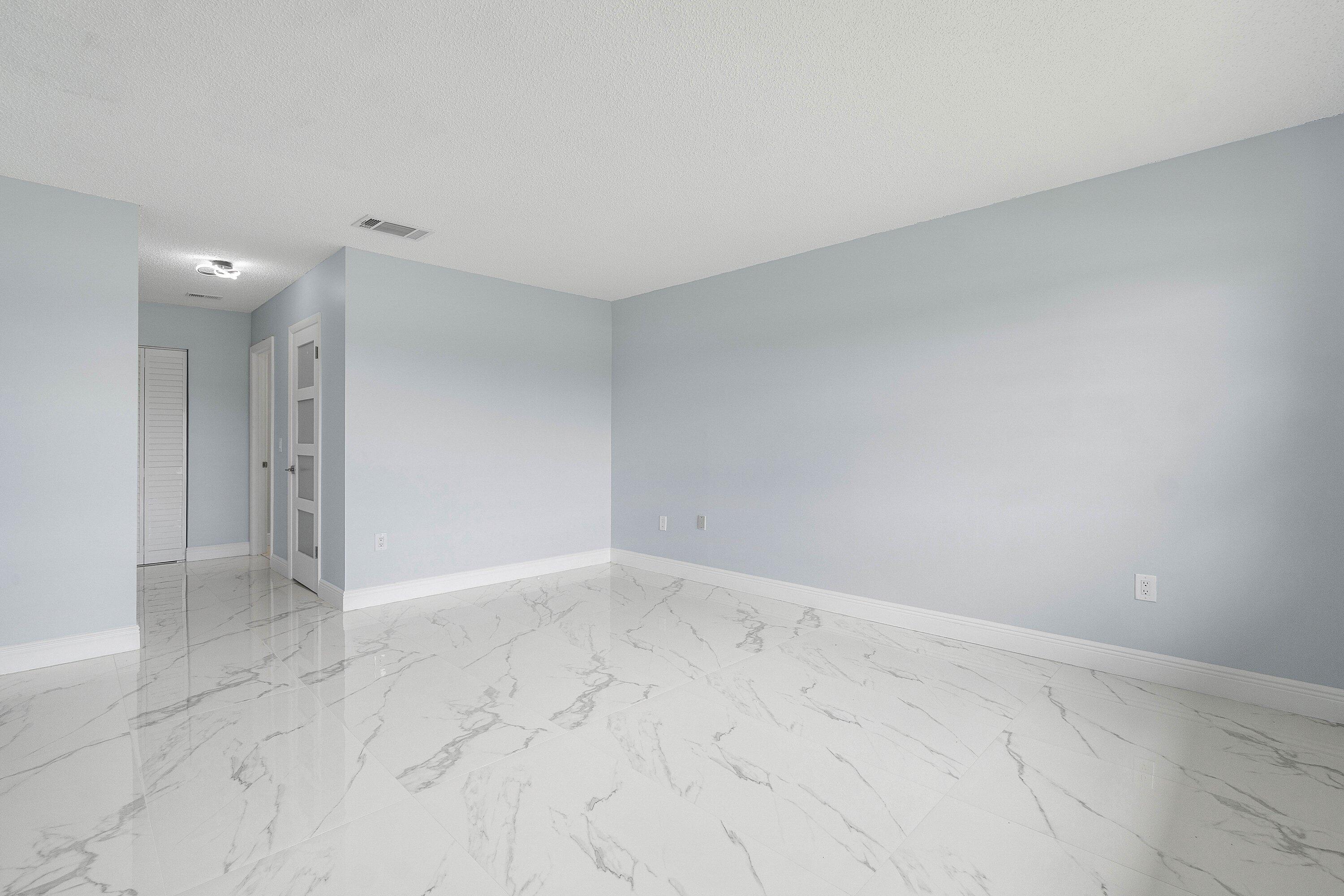 15 SOUTHPORT Lane D