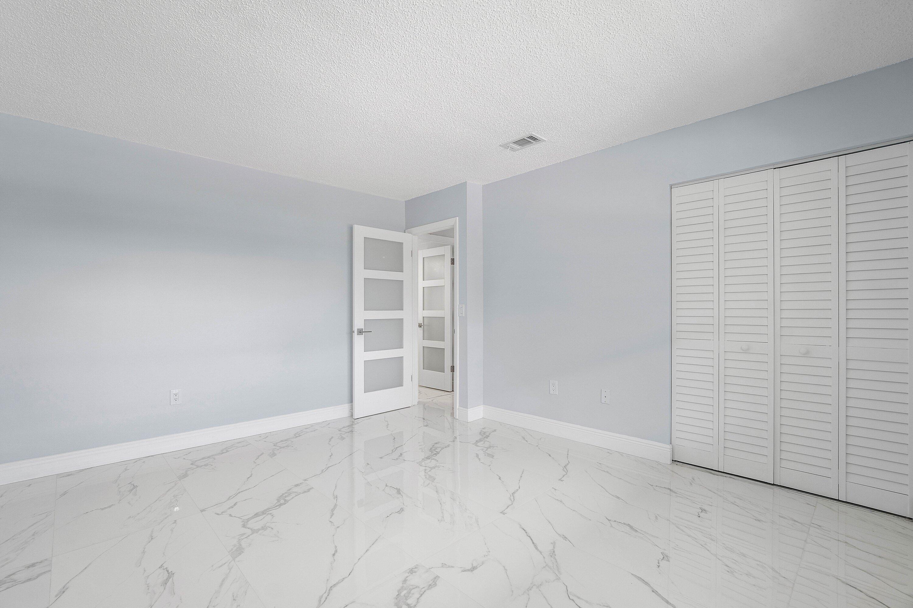 15 SOUTHPORT Lane D