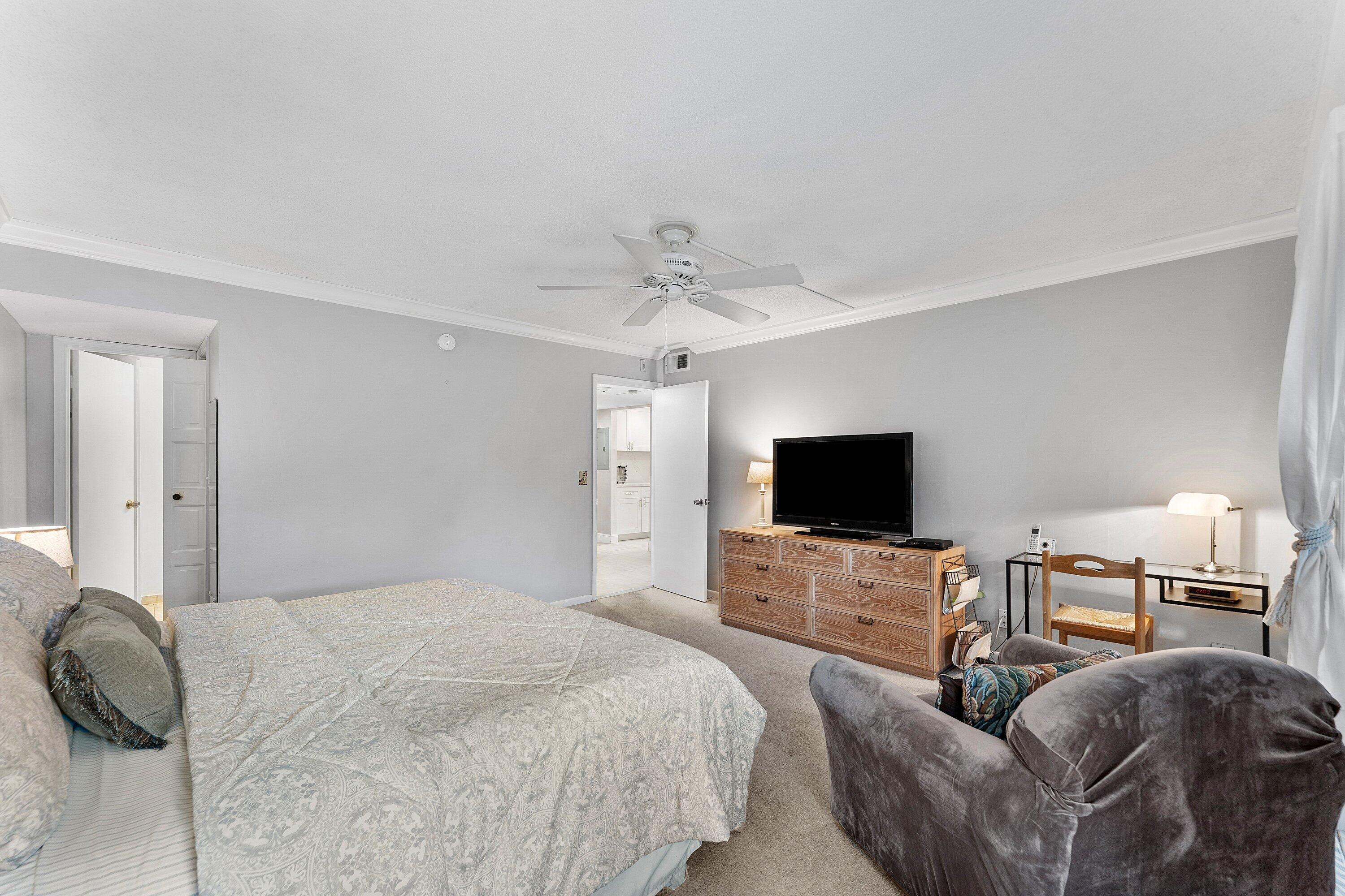 1111 S OCEAN Boulevard 213