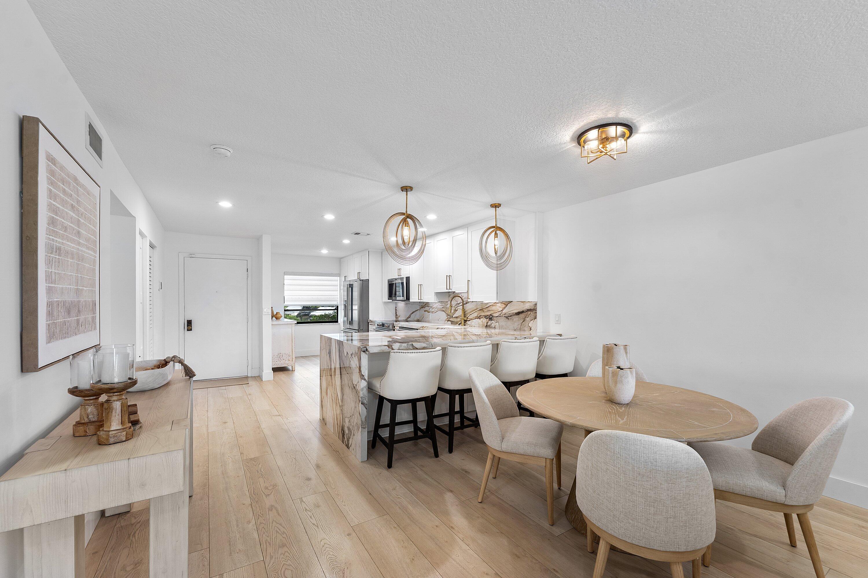 11 SOUTHPORT Lane E