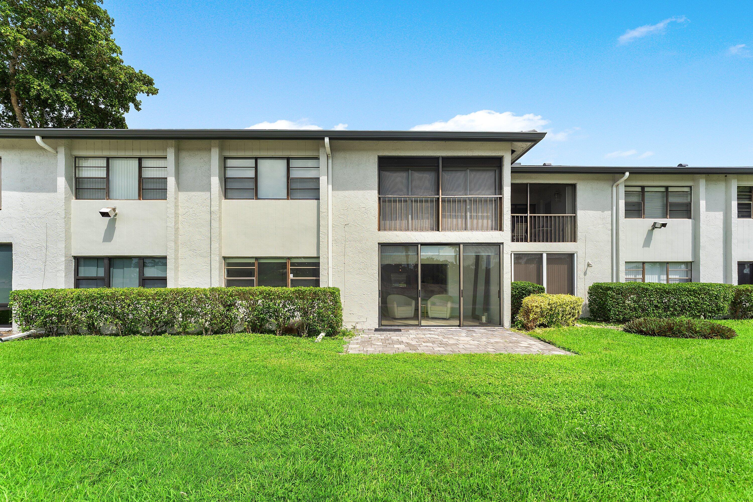 11 SOUTHPORT Lane E