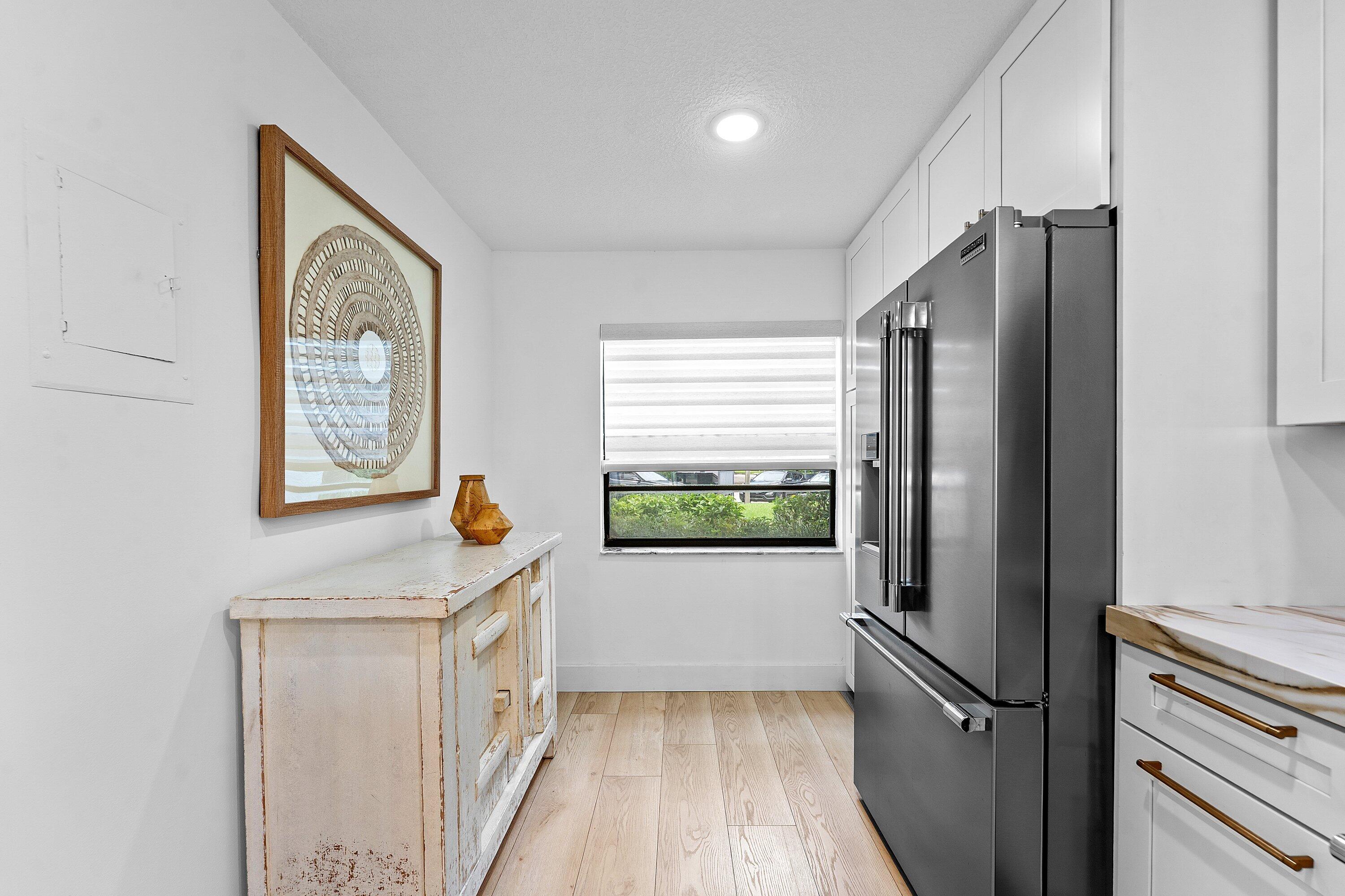 11 SOUTHPORT Lane E