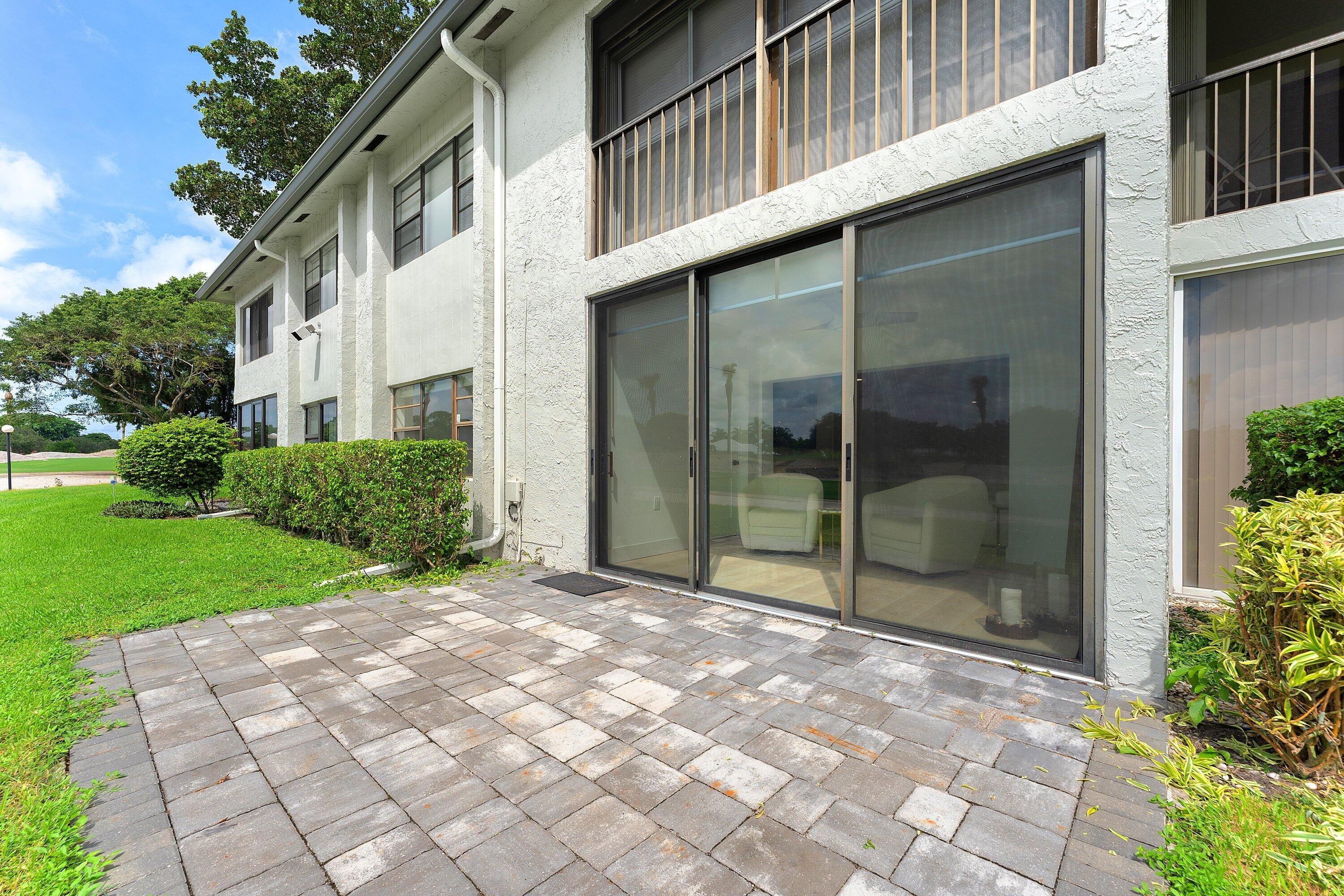 11 SOUTHPORT Lane E