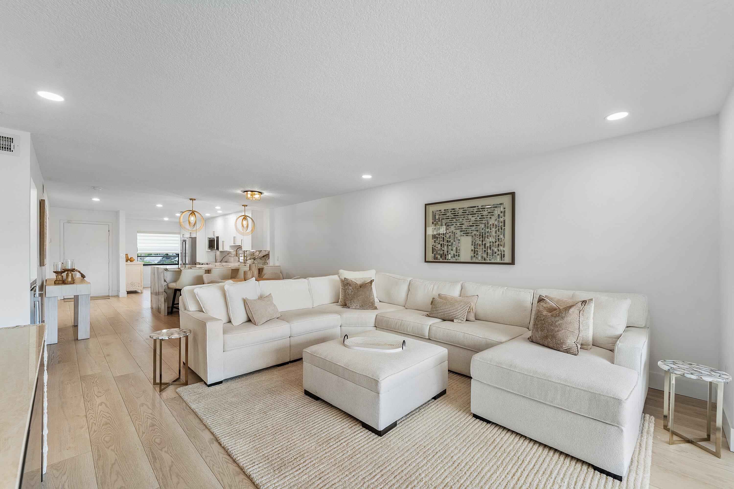 11 SOUTHPORT Lane E