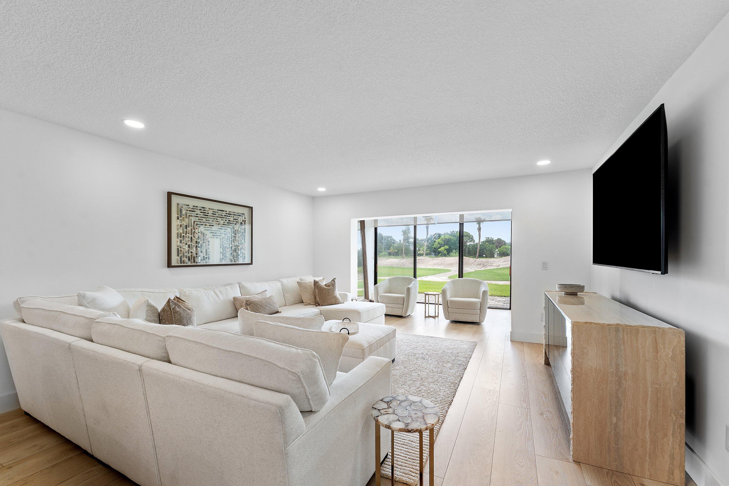 11 SOUTHPORT Lane E