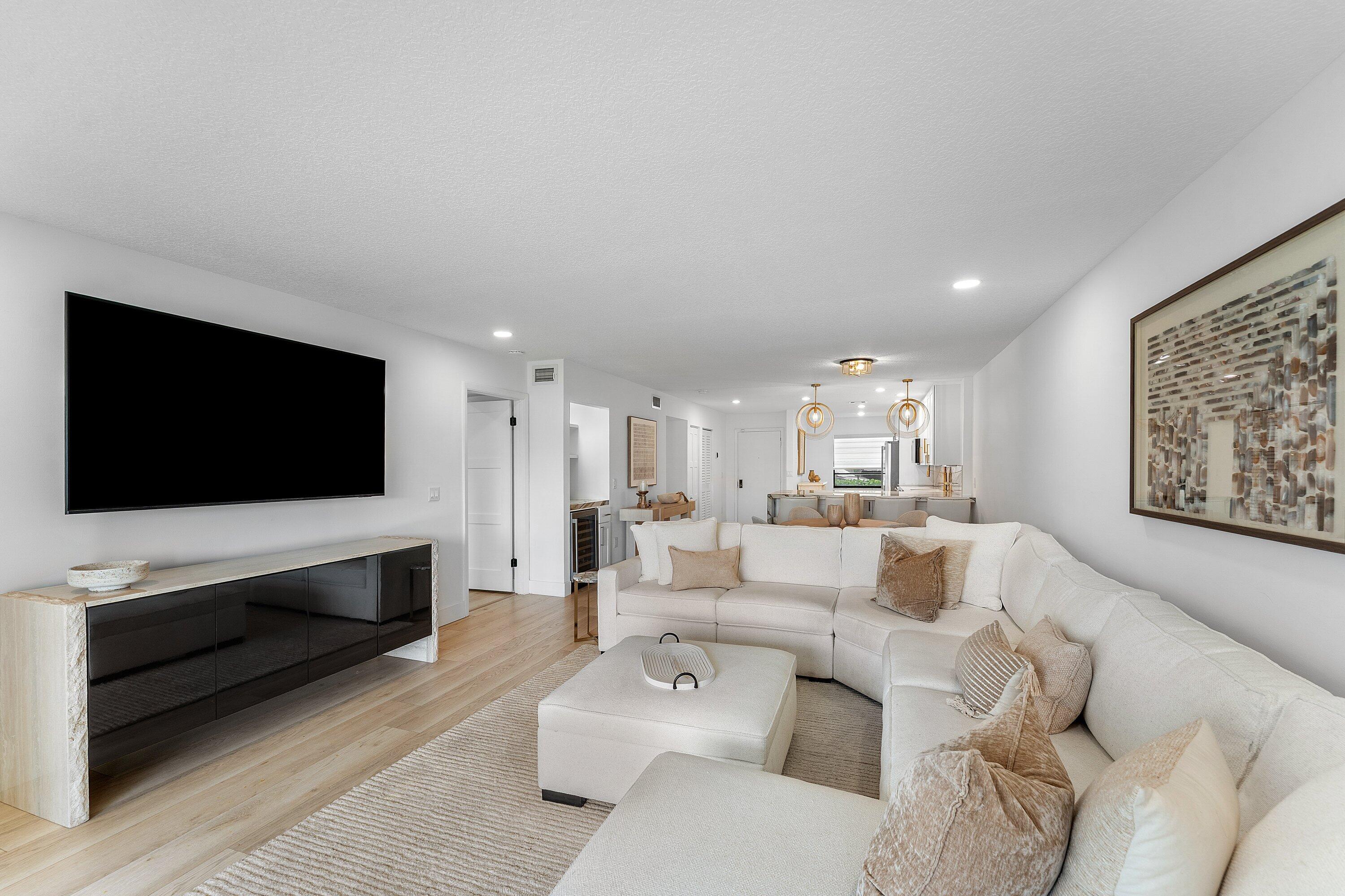 11 SOUTHPORT Lane E