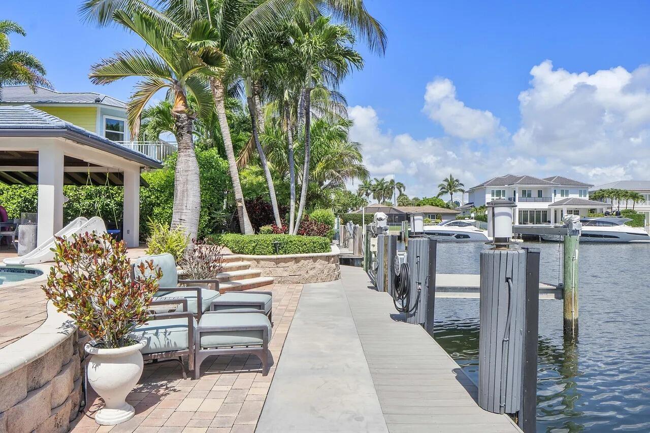 725 NE 36th Street