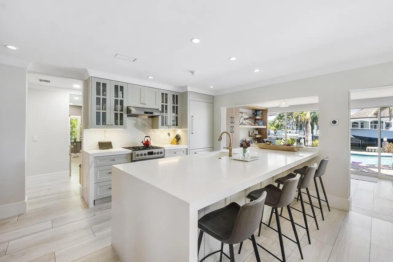 725 NE 36th Street