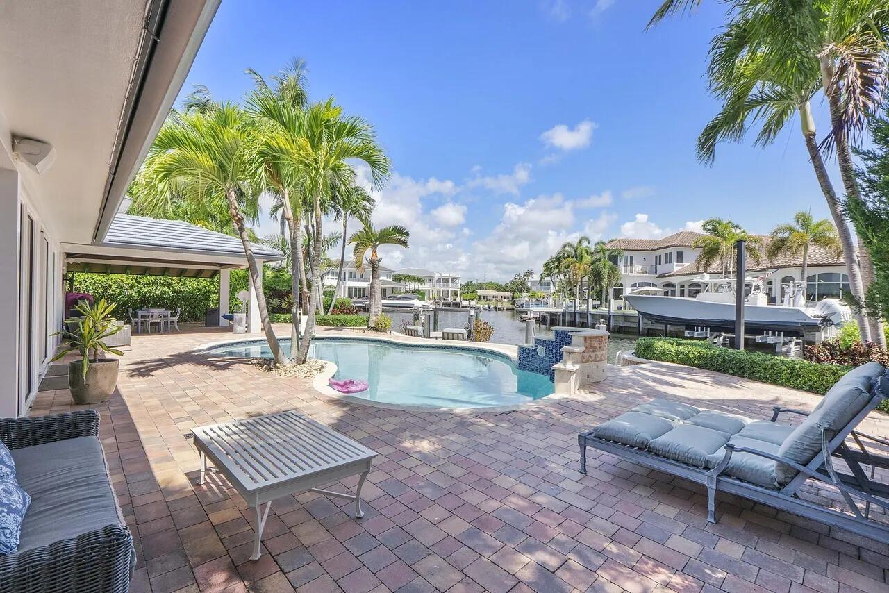 725 NE 36th Street