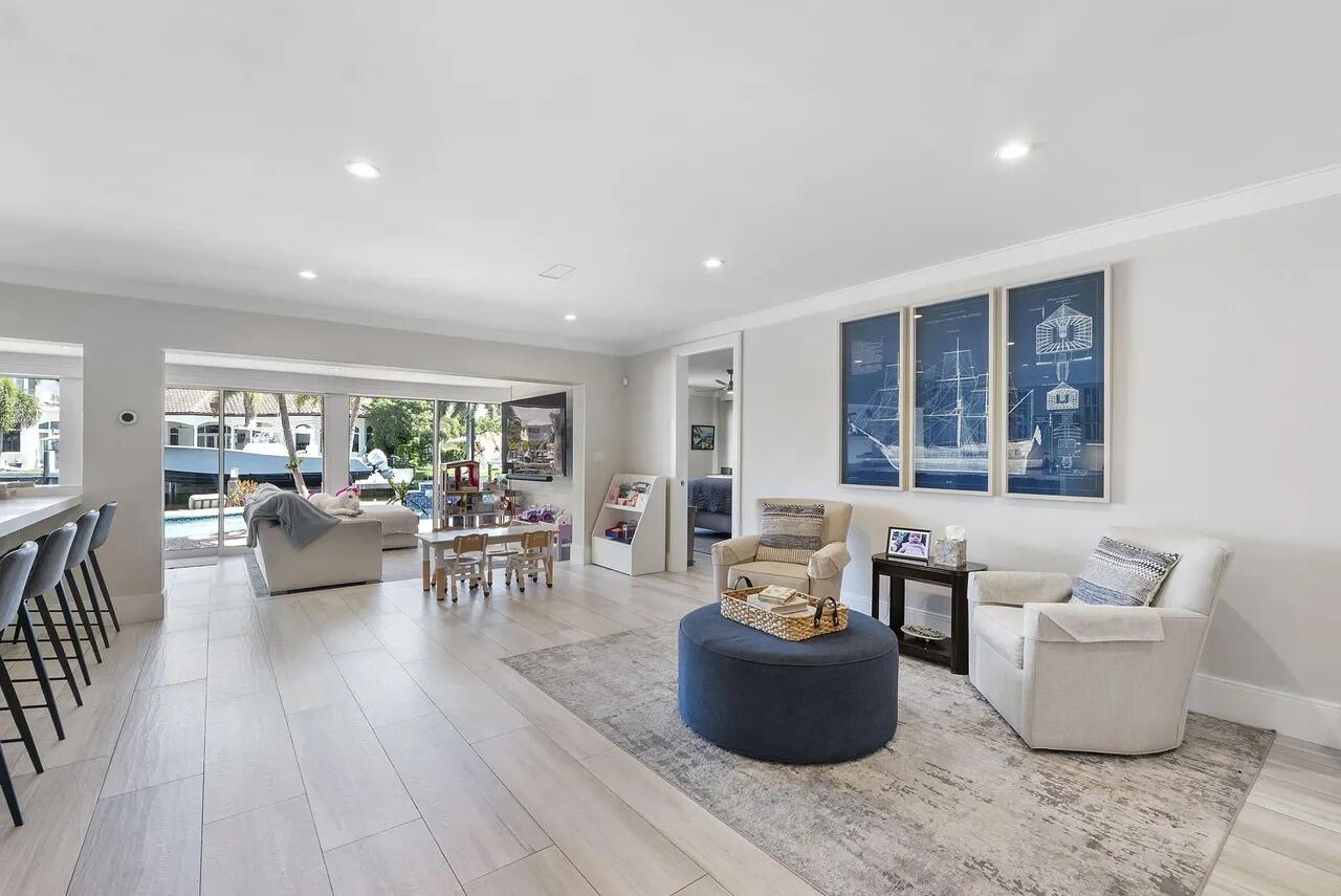 725 NE 36th Street