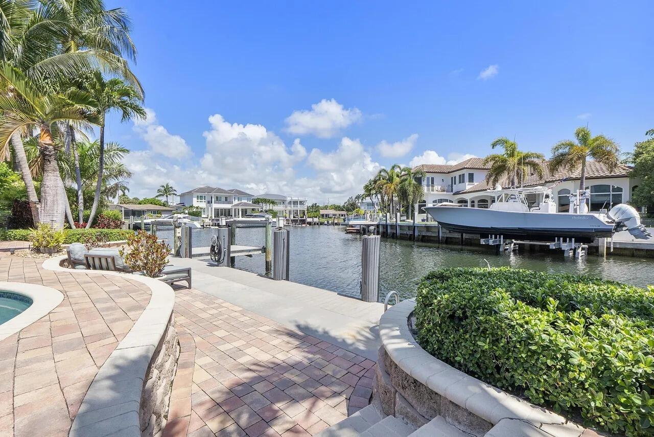 725 NE 36th Street