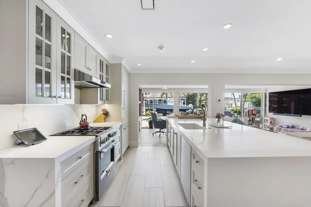 725 NE 36th Street