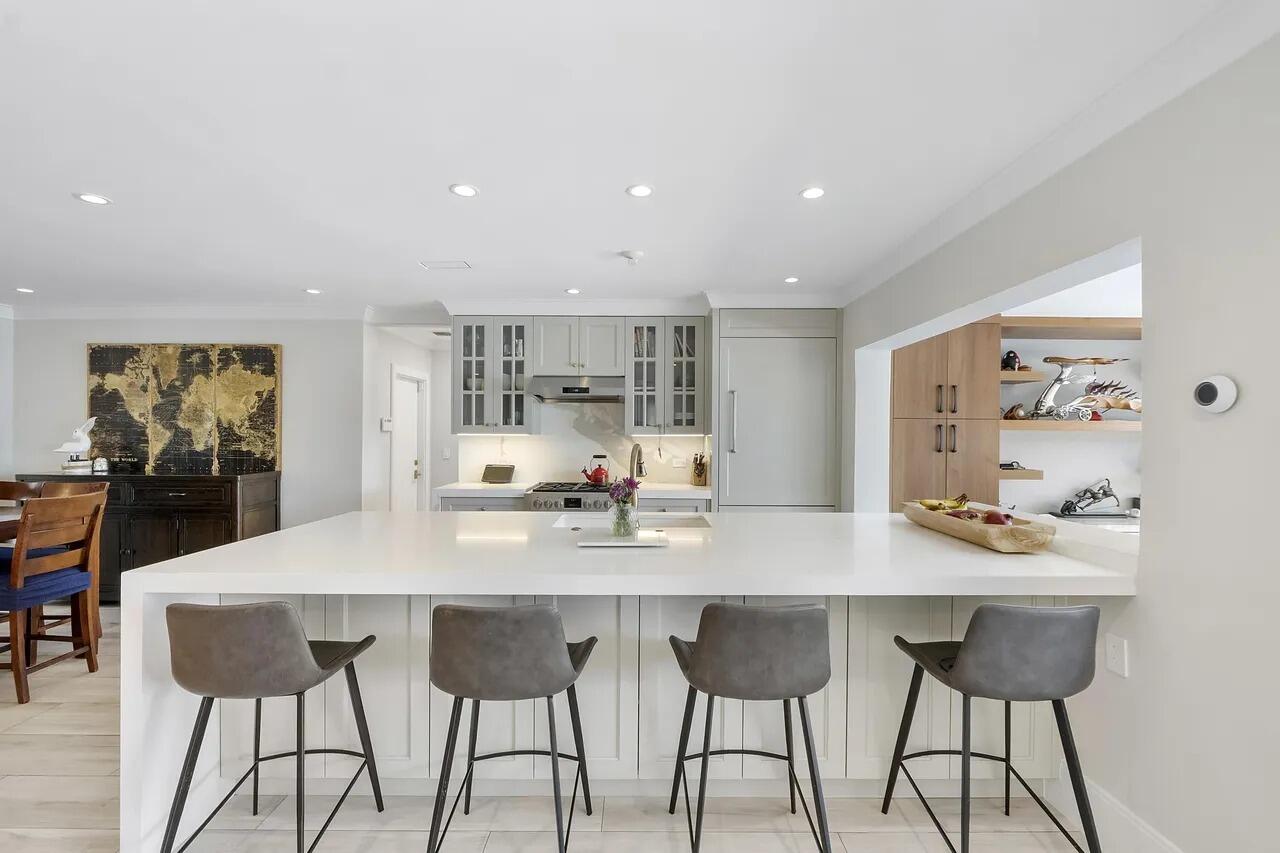 725 NE 36th Street
