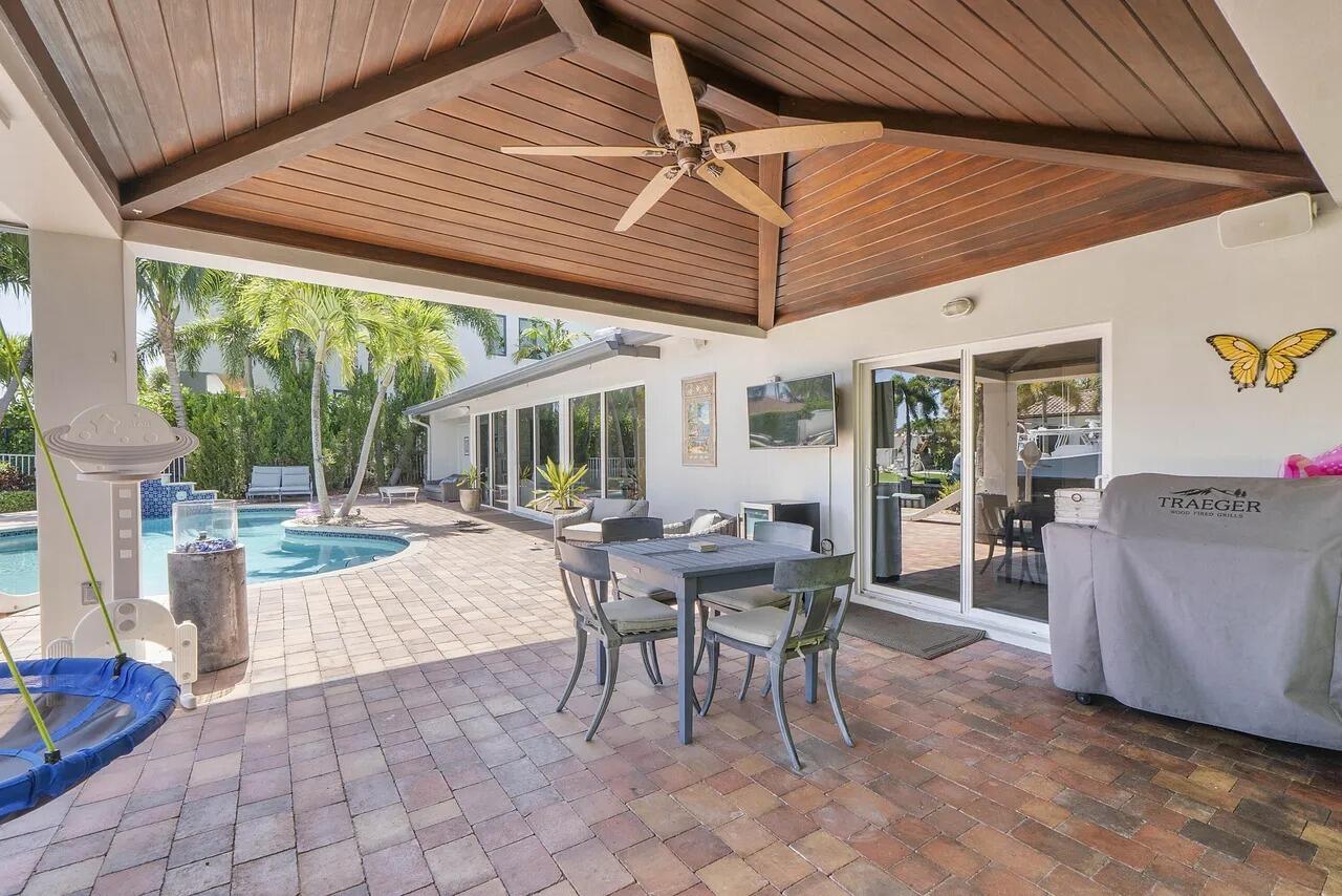 725 NE 36th Street