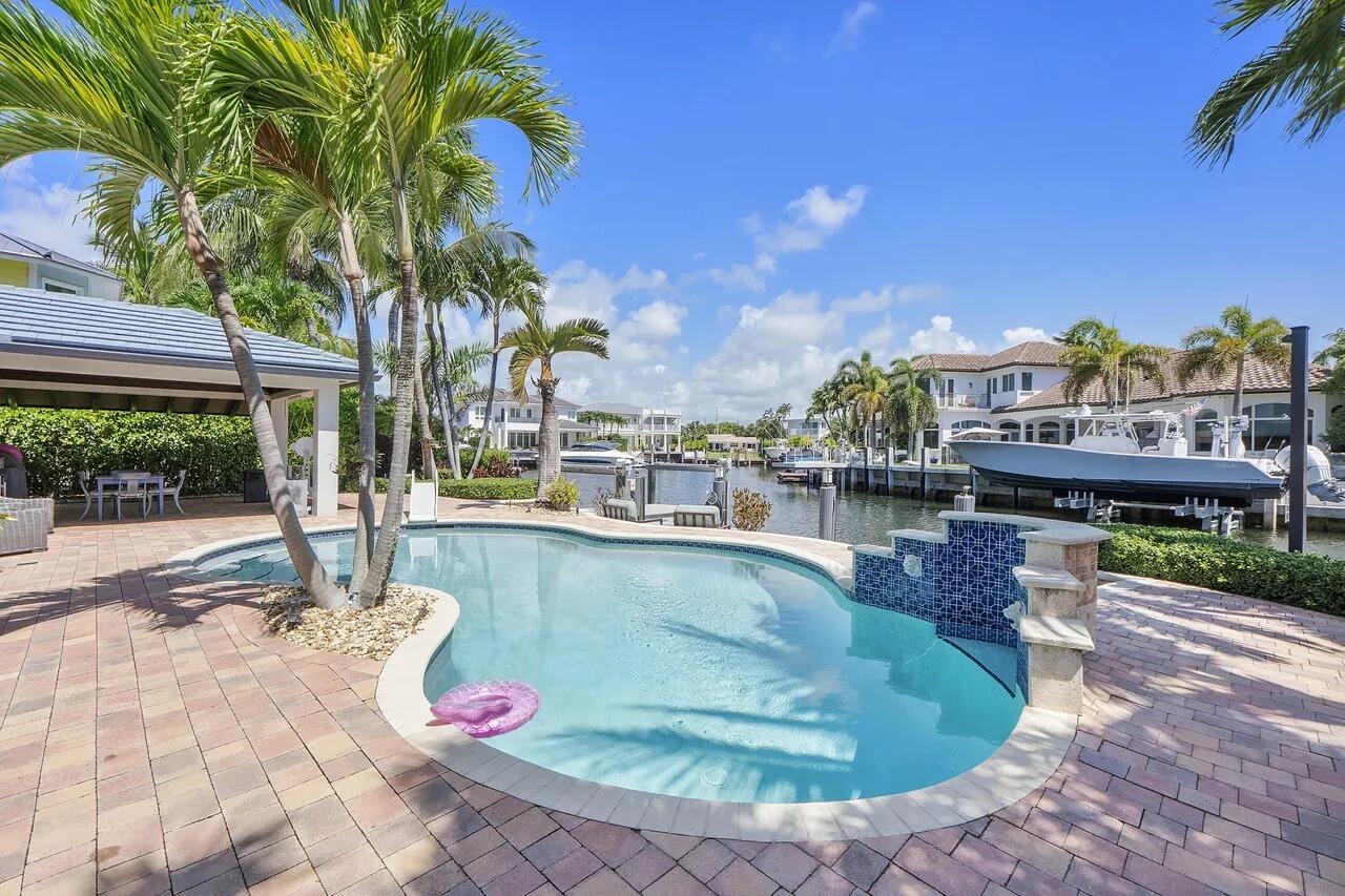 725 NE 36th Street