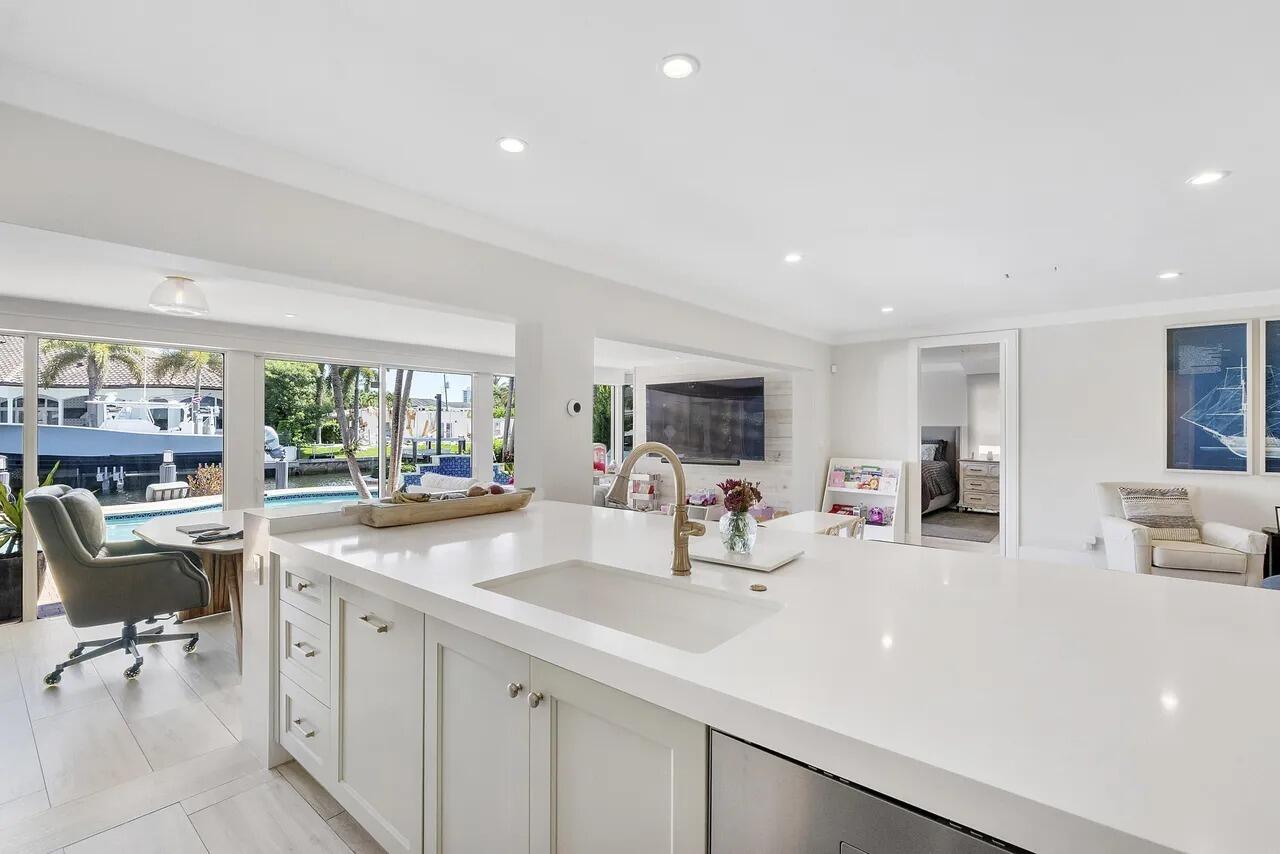 725 NE 36th Street