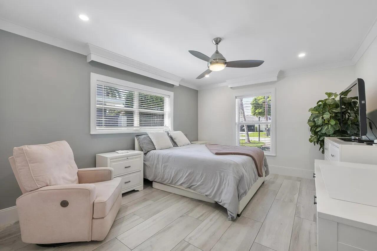 725 NE 36th Street