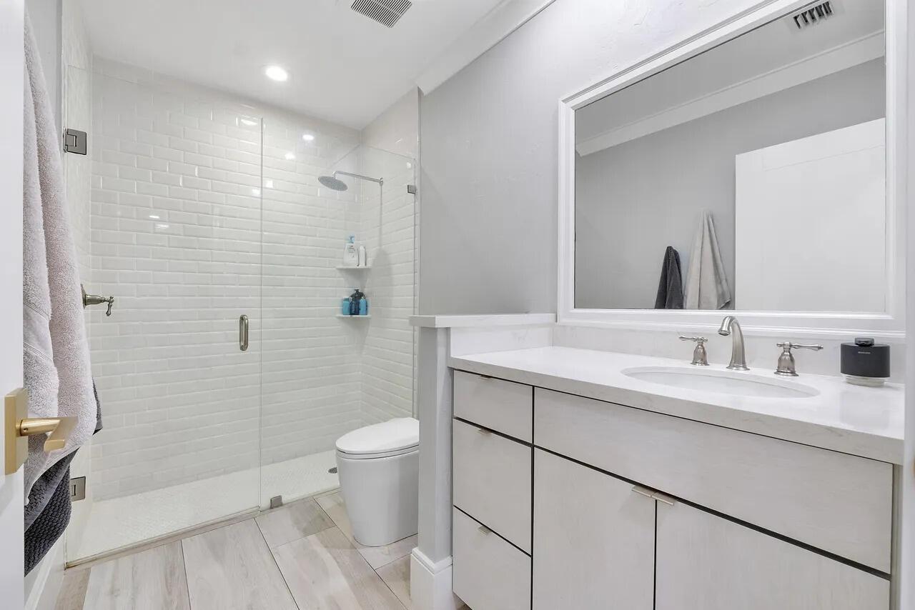 725 NE 36th Street