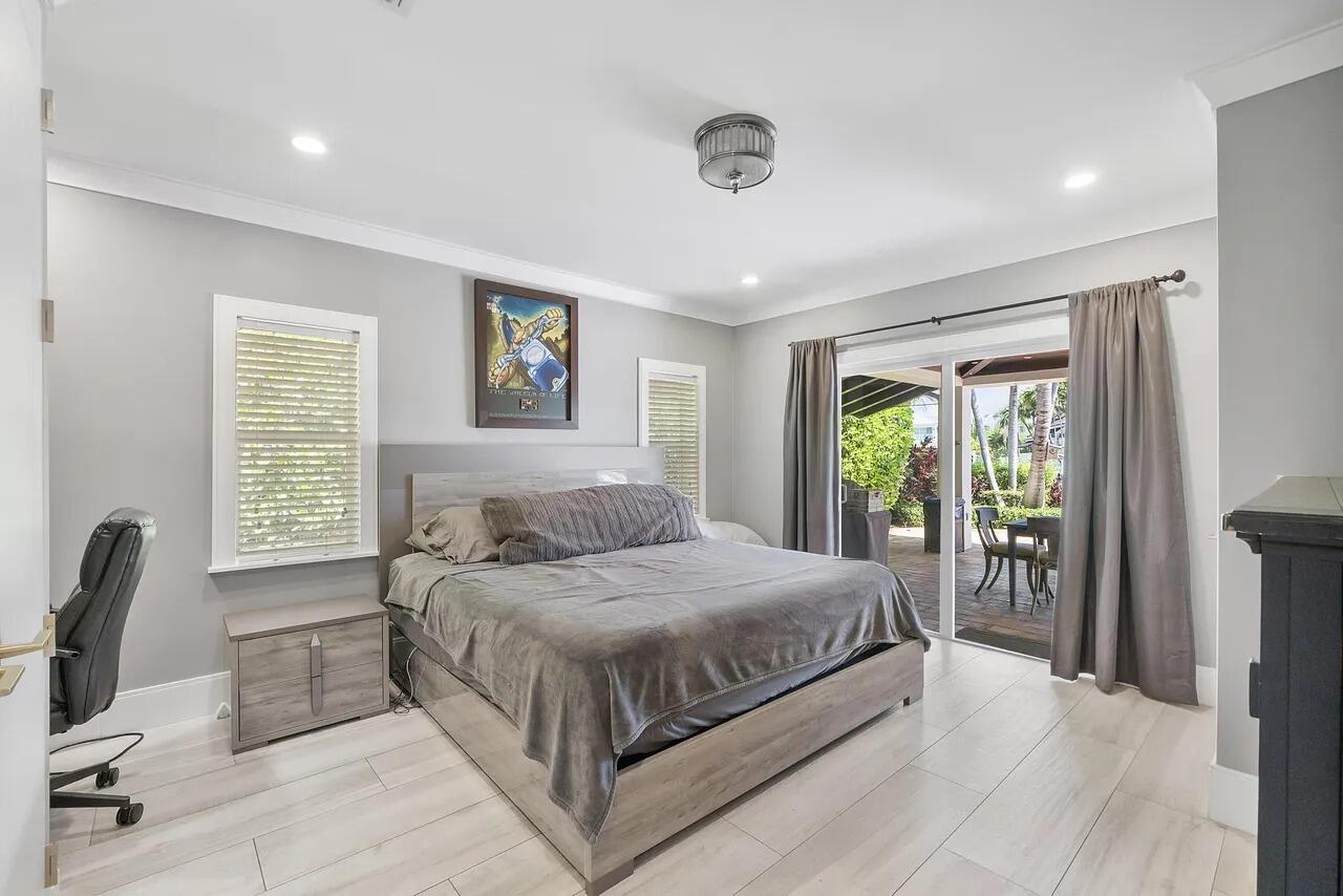 725 NE 36th Street