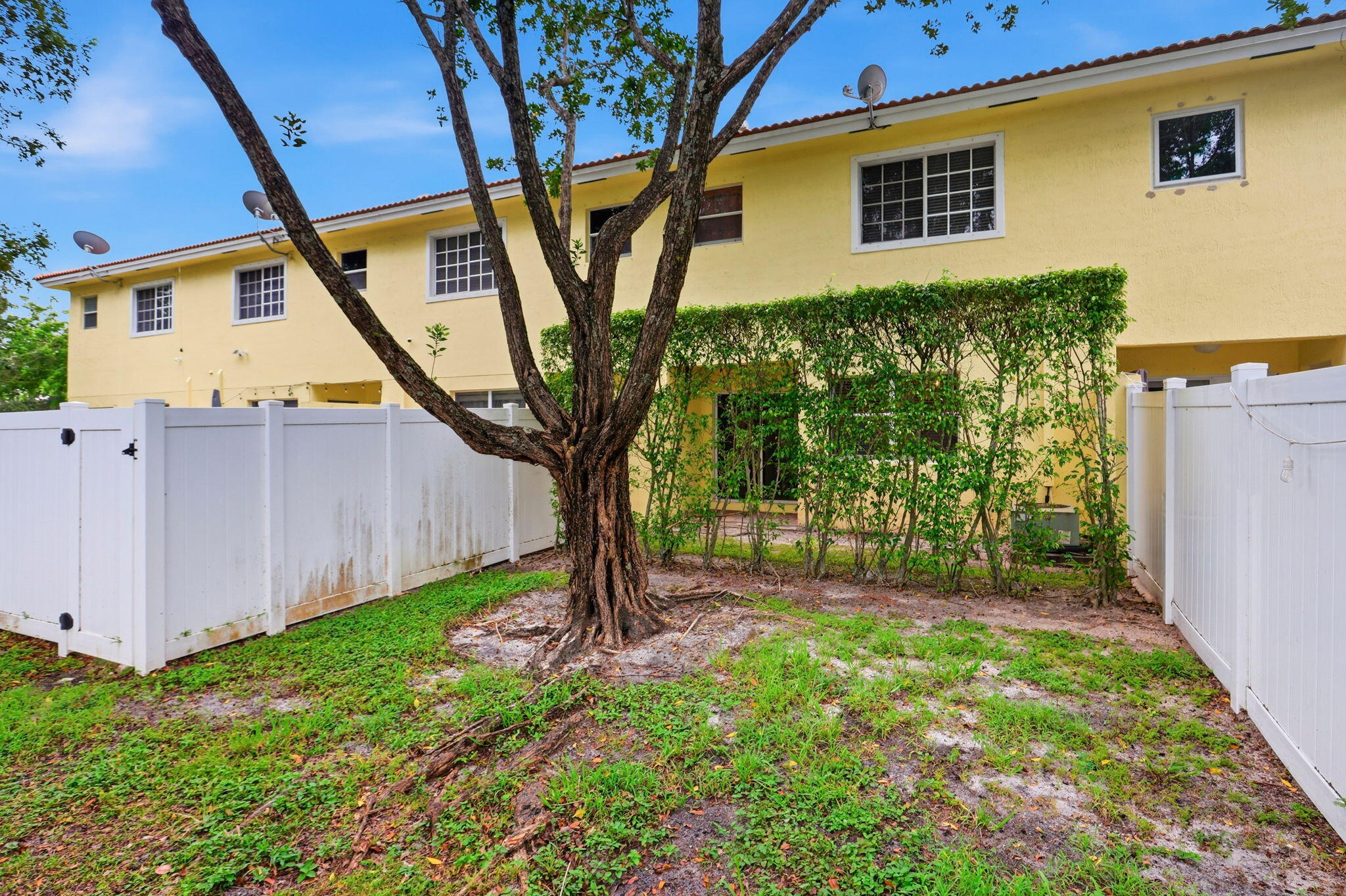 660 IMPERIAL LAKE Road, Lake Belvedere Estates