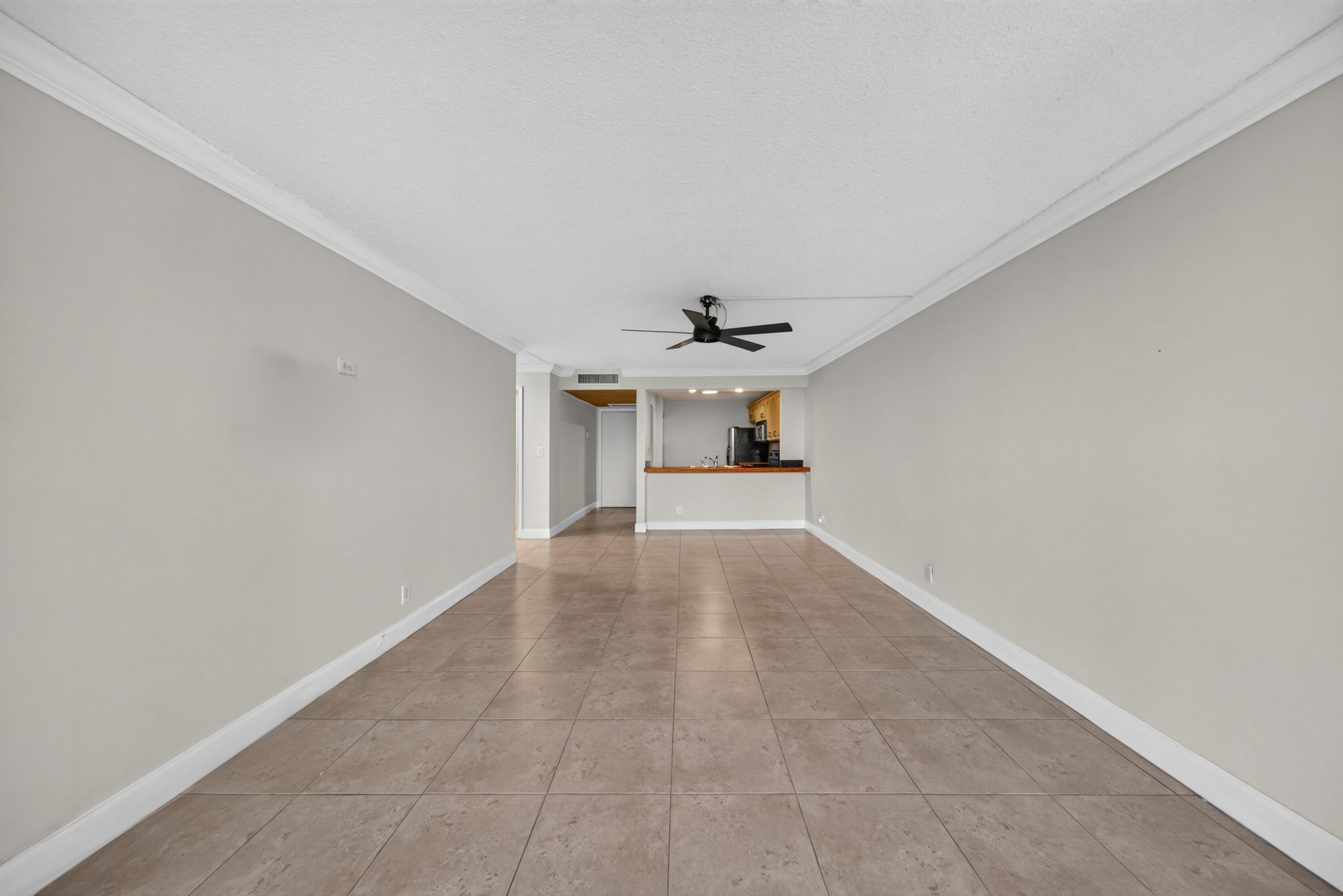 6 ROYAL PALM Way 307