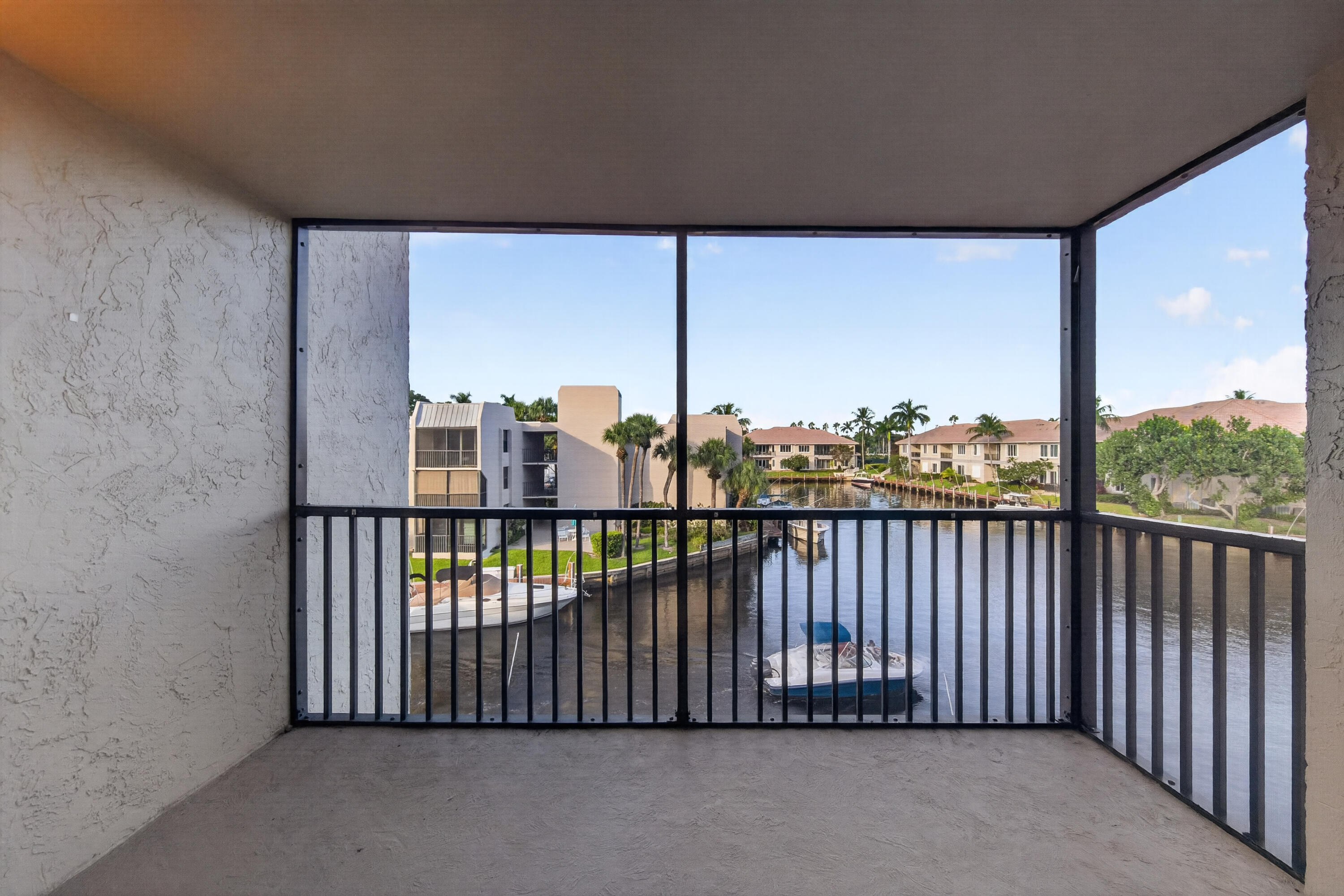 6 ROYAL PALM Way 307