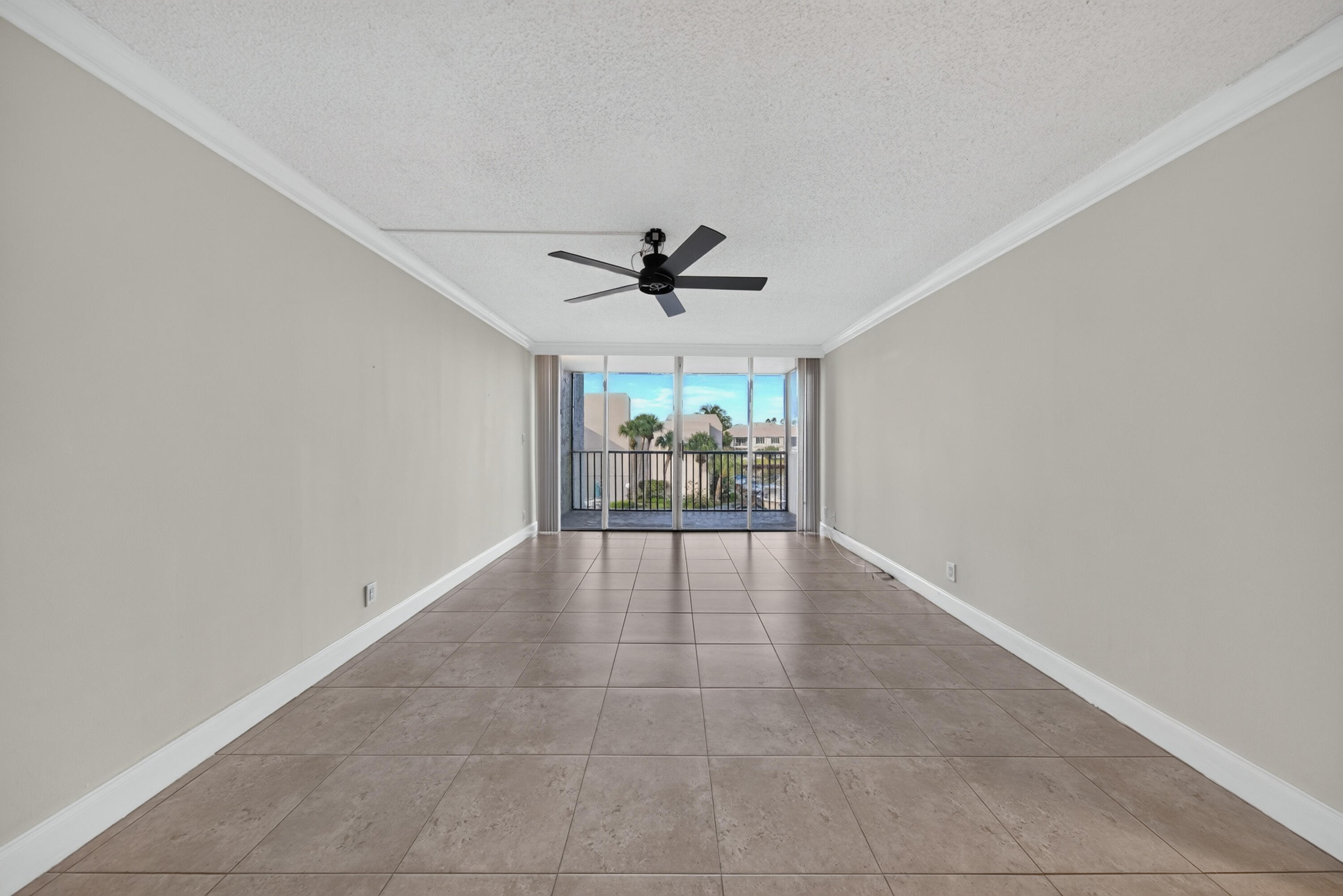 6 ROYAL PALM Way 307
