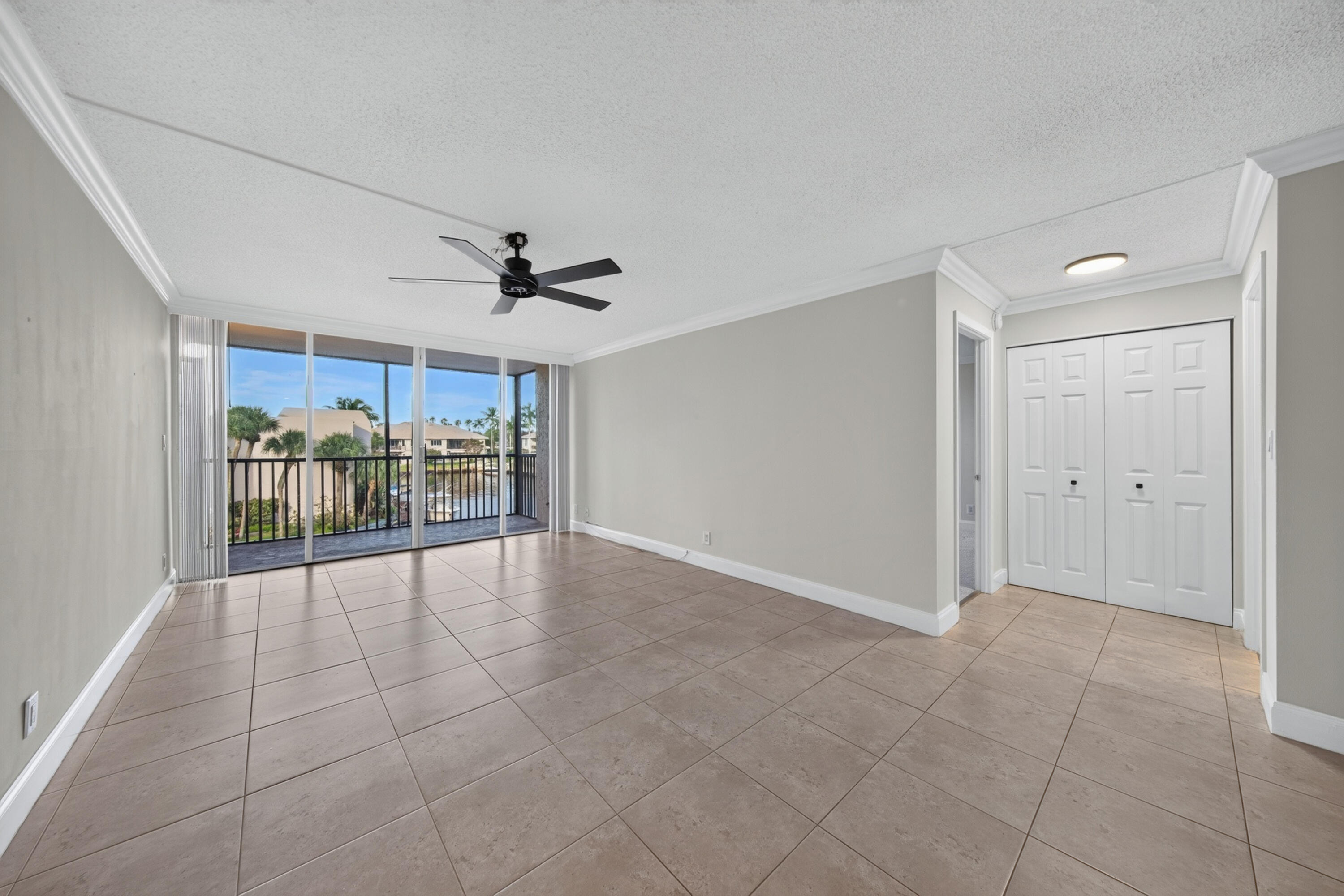 6 ROYAL PALM Way 307