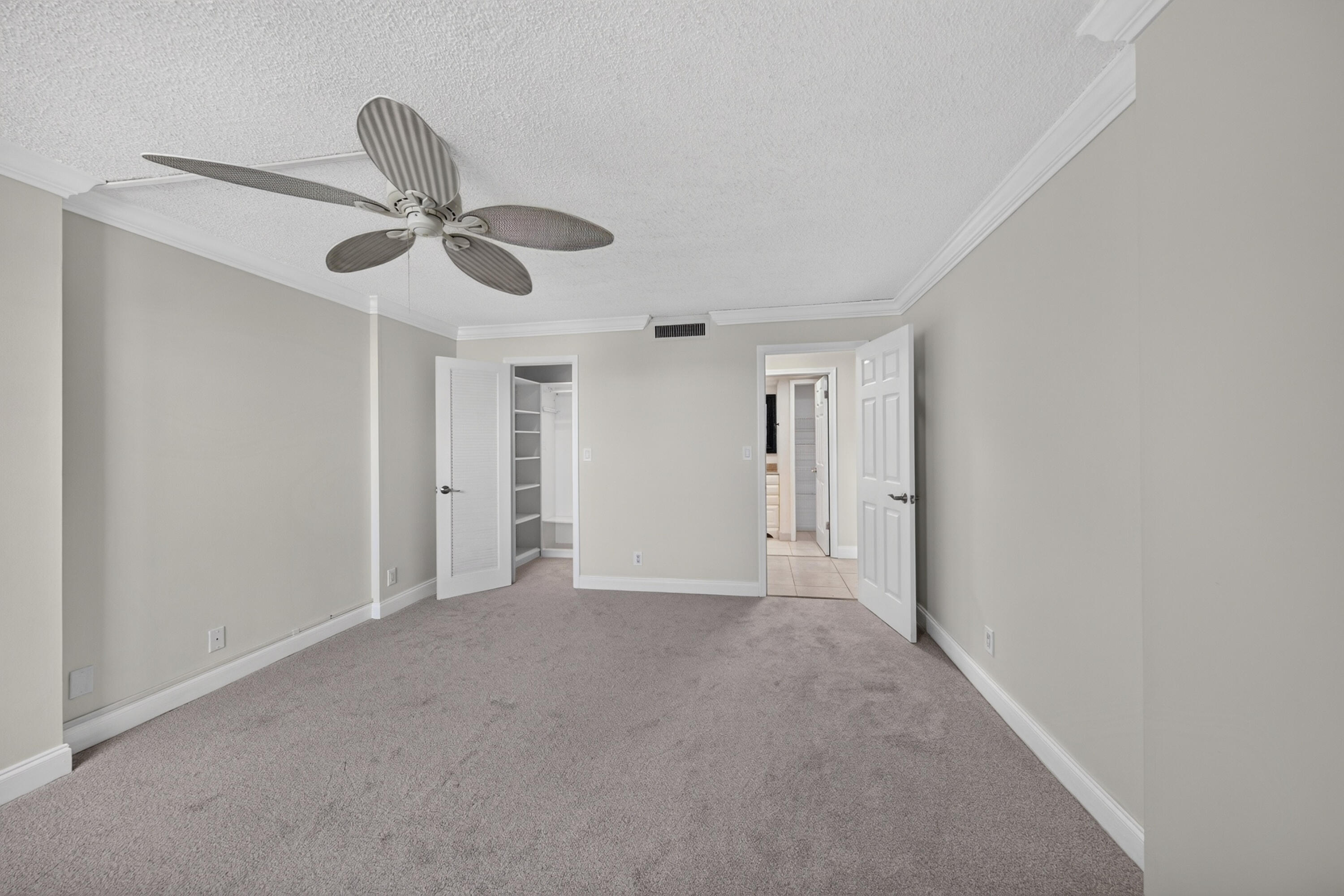 6 ROYAL PALM Way 307