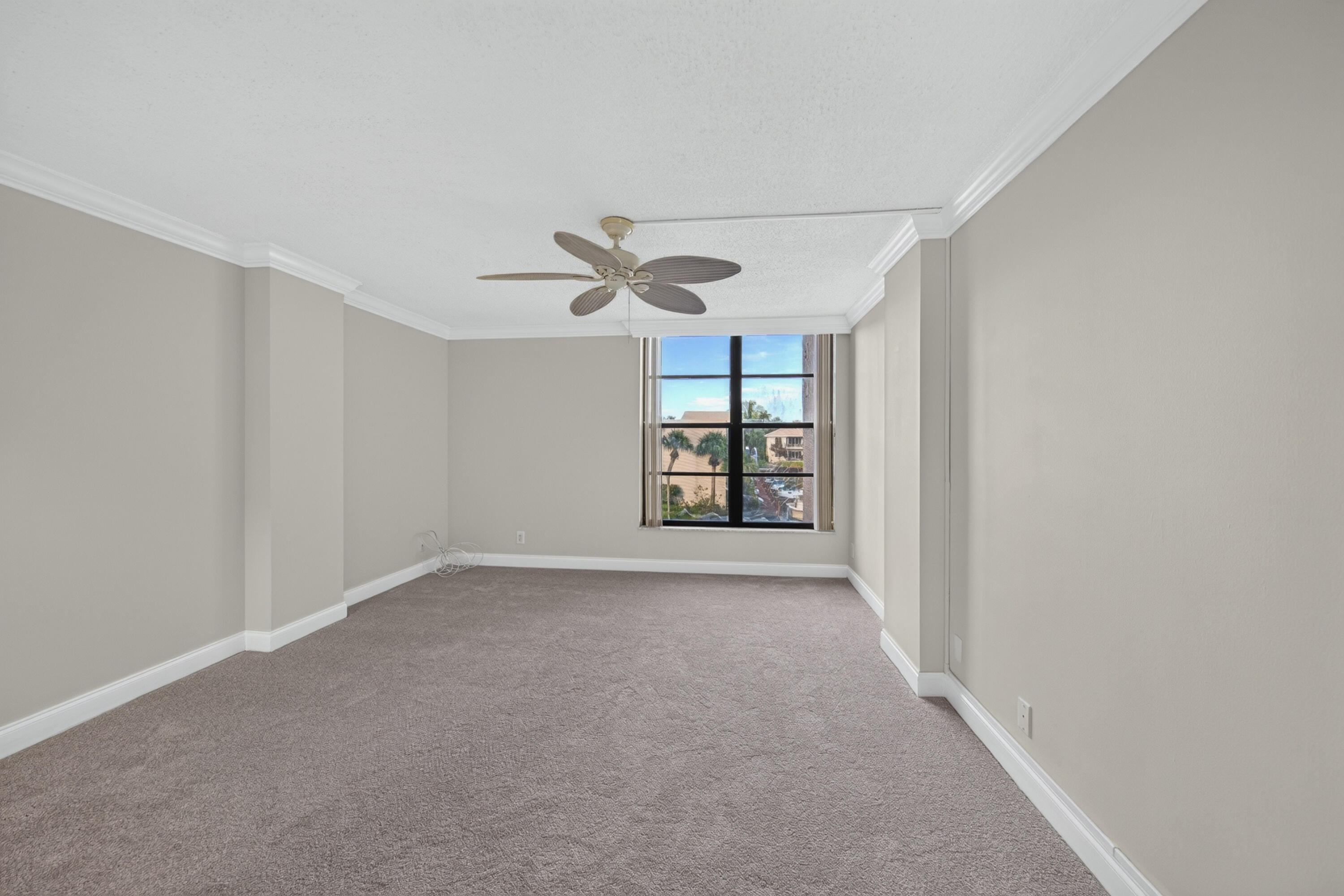 6 ROYAL PALM Way 307
