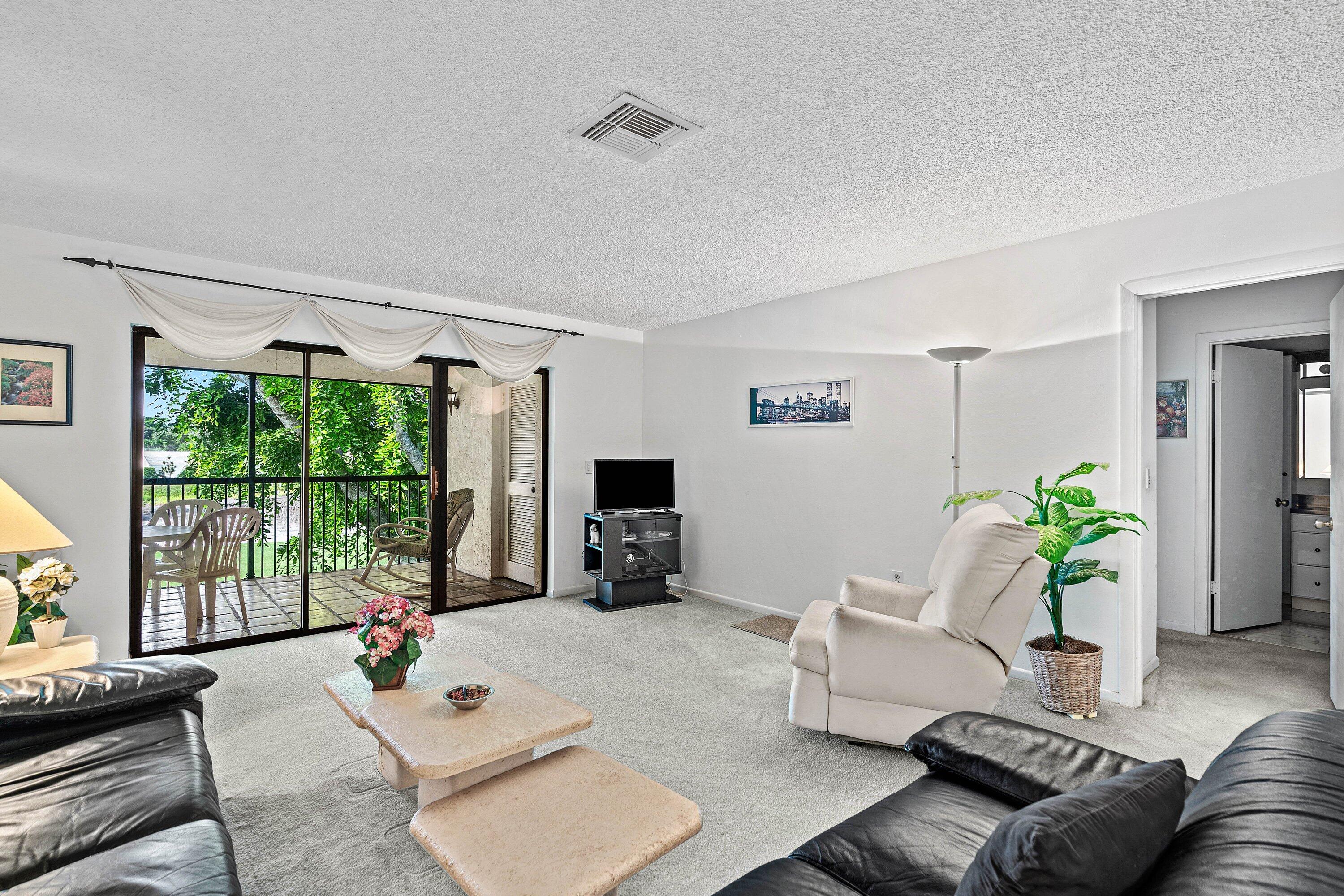 36 STRATFORD Lane W F