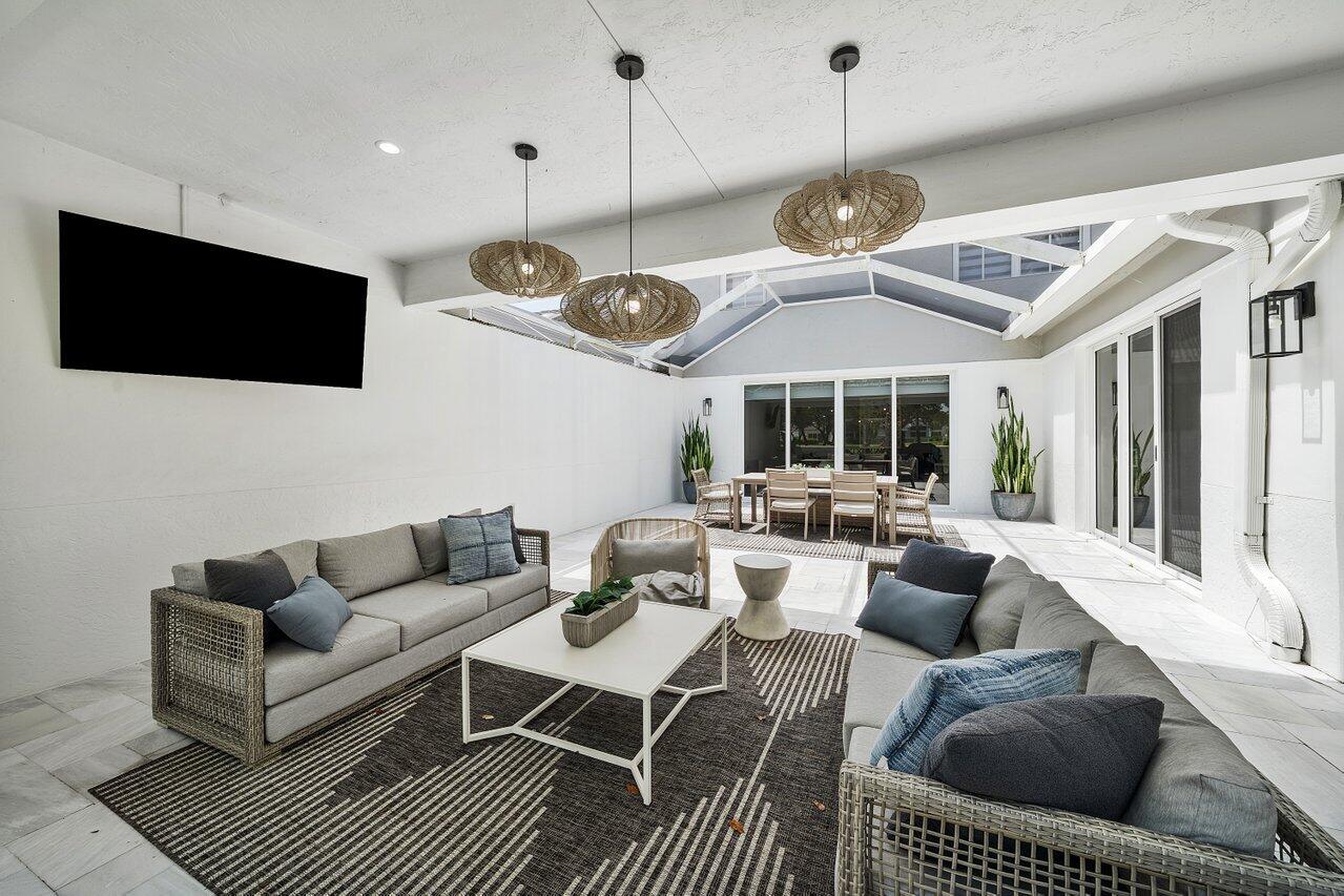4043 NW 58th Street