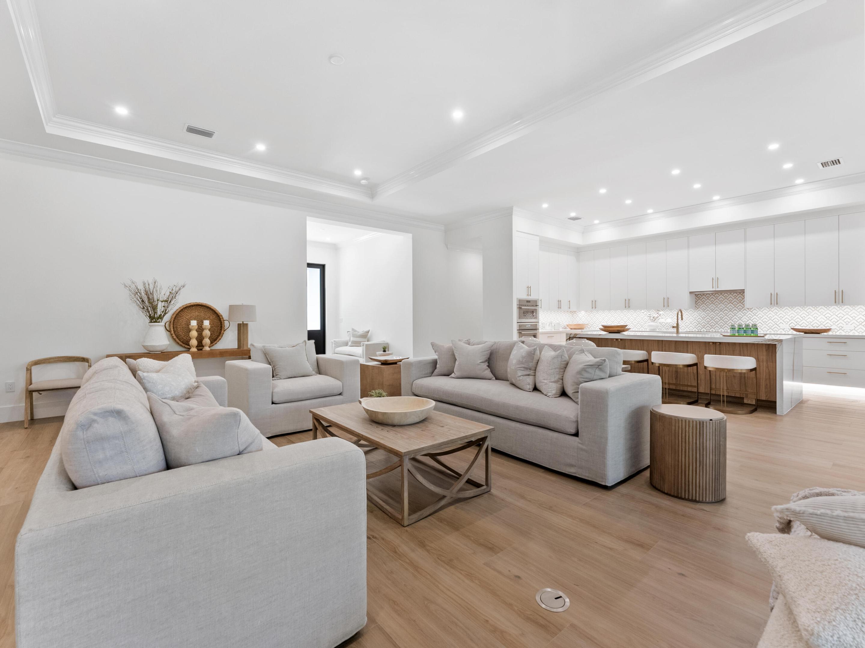715 MISSION HILL Road