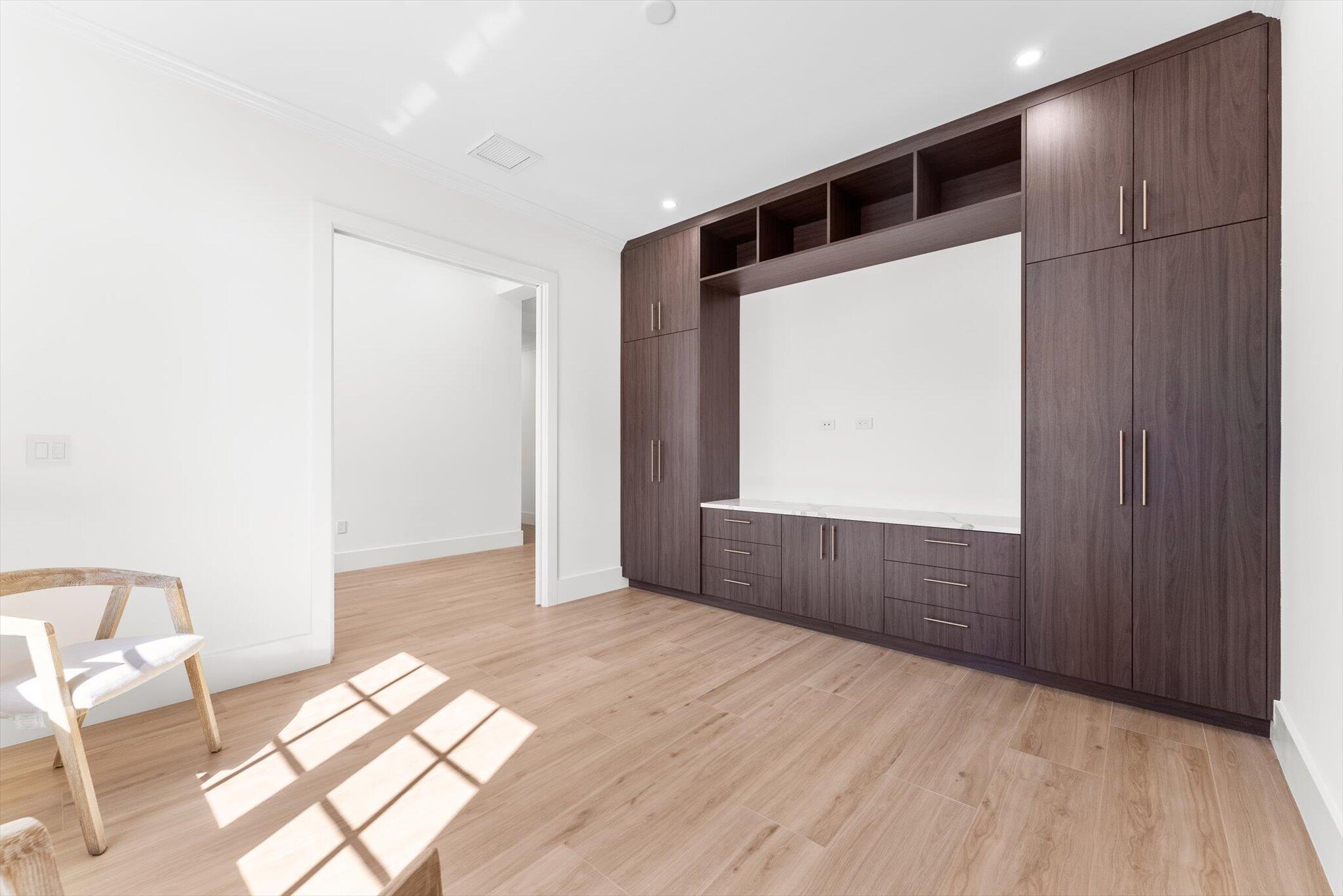 715 MISSION HILL Road
