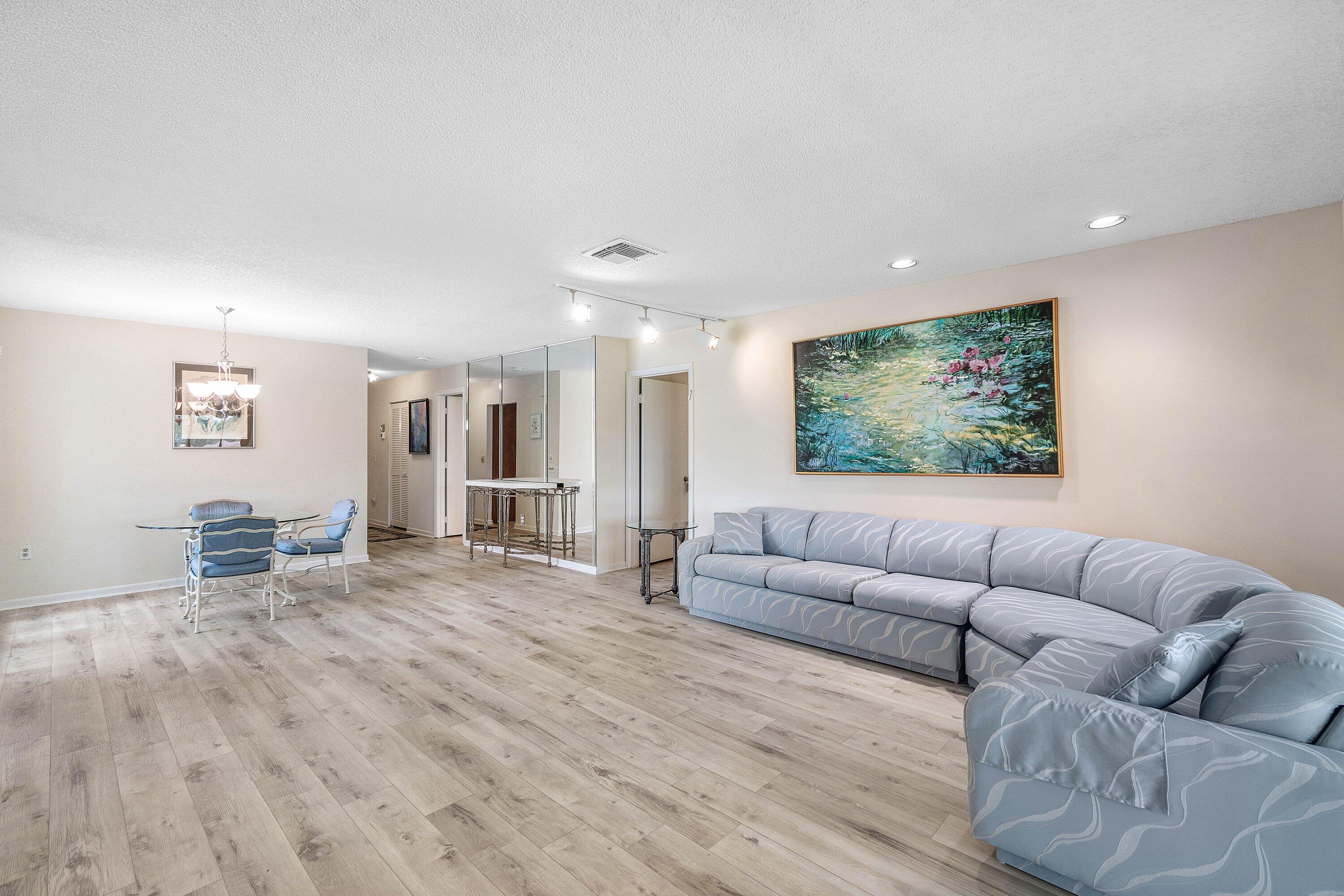 37 Stratford Lane W D